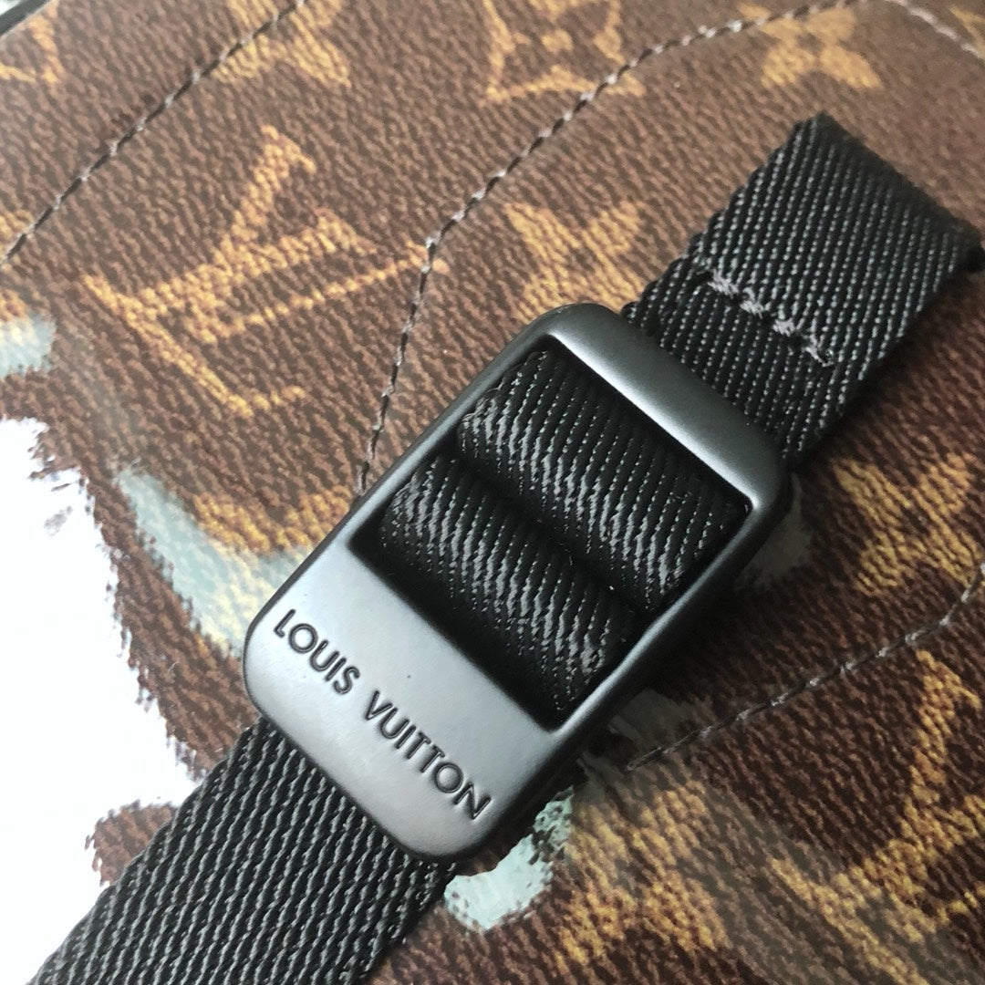 Lou-Monogram Titanium 後背包 大號 咖色