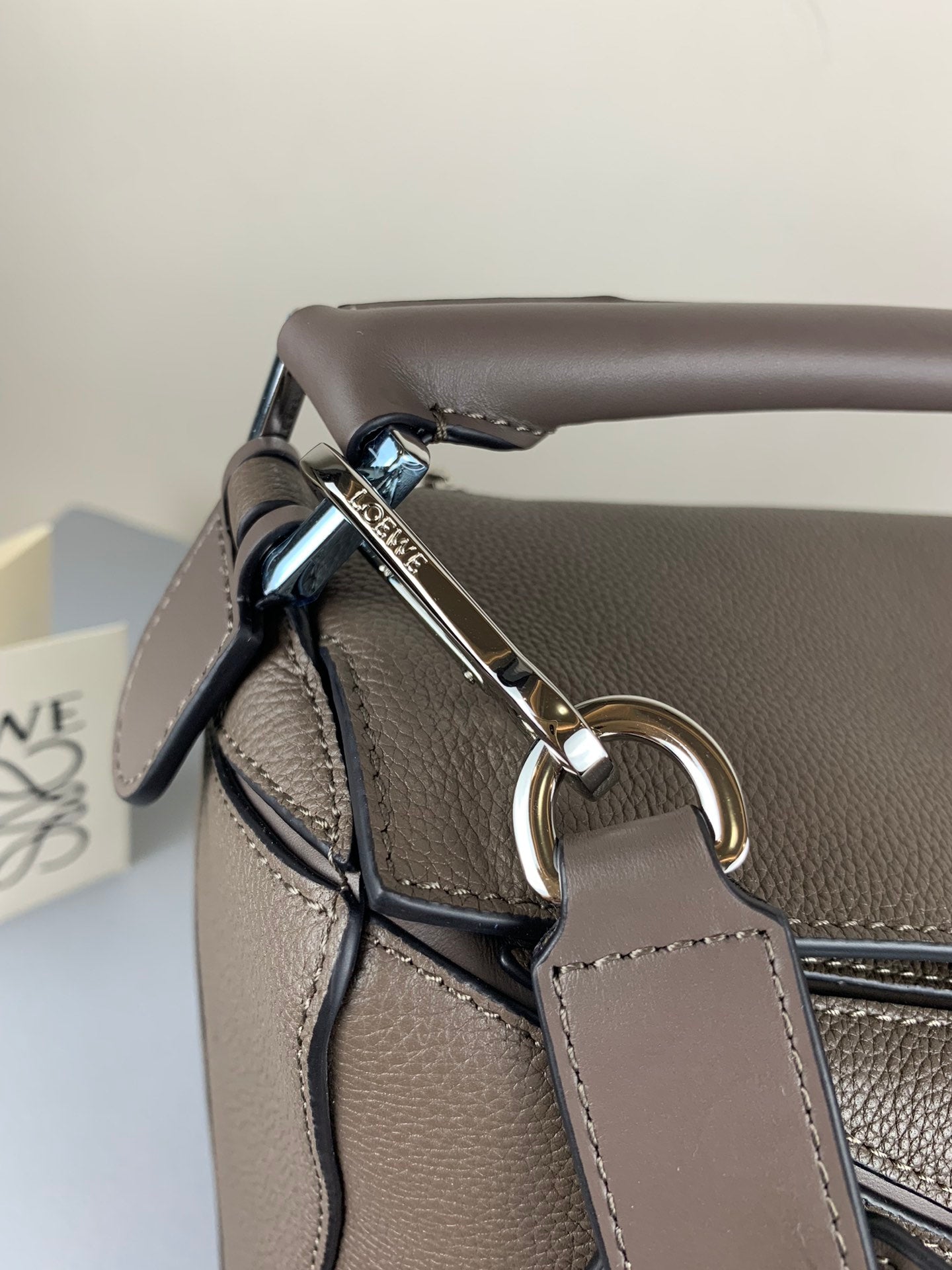 羅L威-puzzle bag 小牛皮 灰褐色 中號