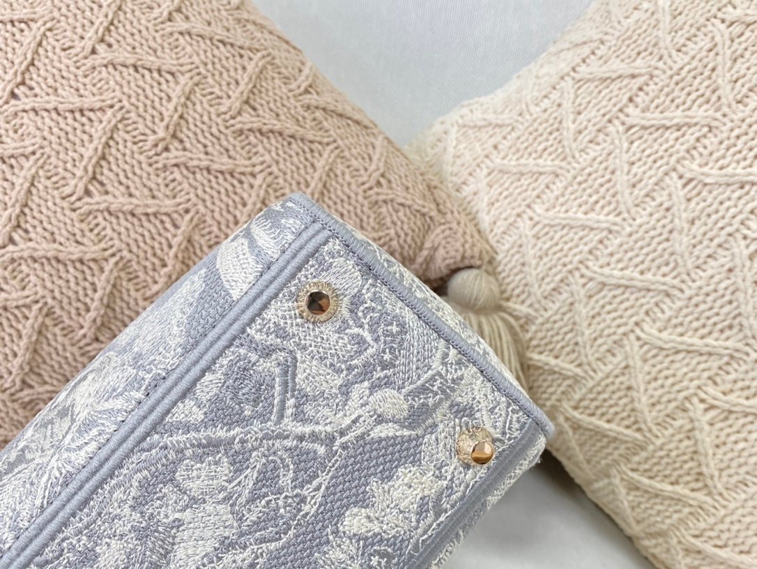 Dior Lady D-Lite黛妃包-帆布刺繡-淺灰老虎