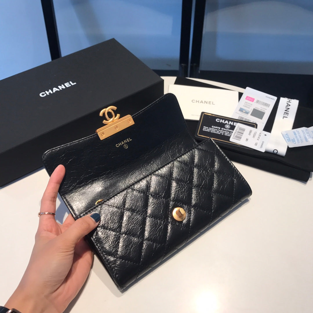 Chanel 油蠟牛皮復古翻蓋長夾
