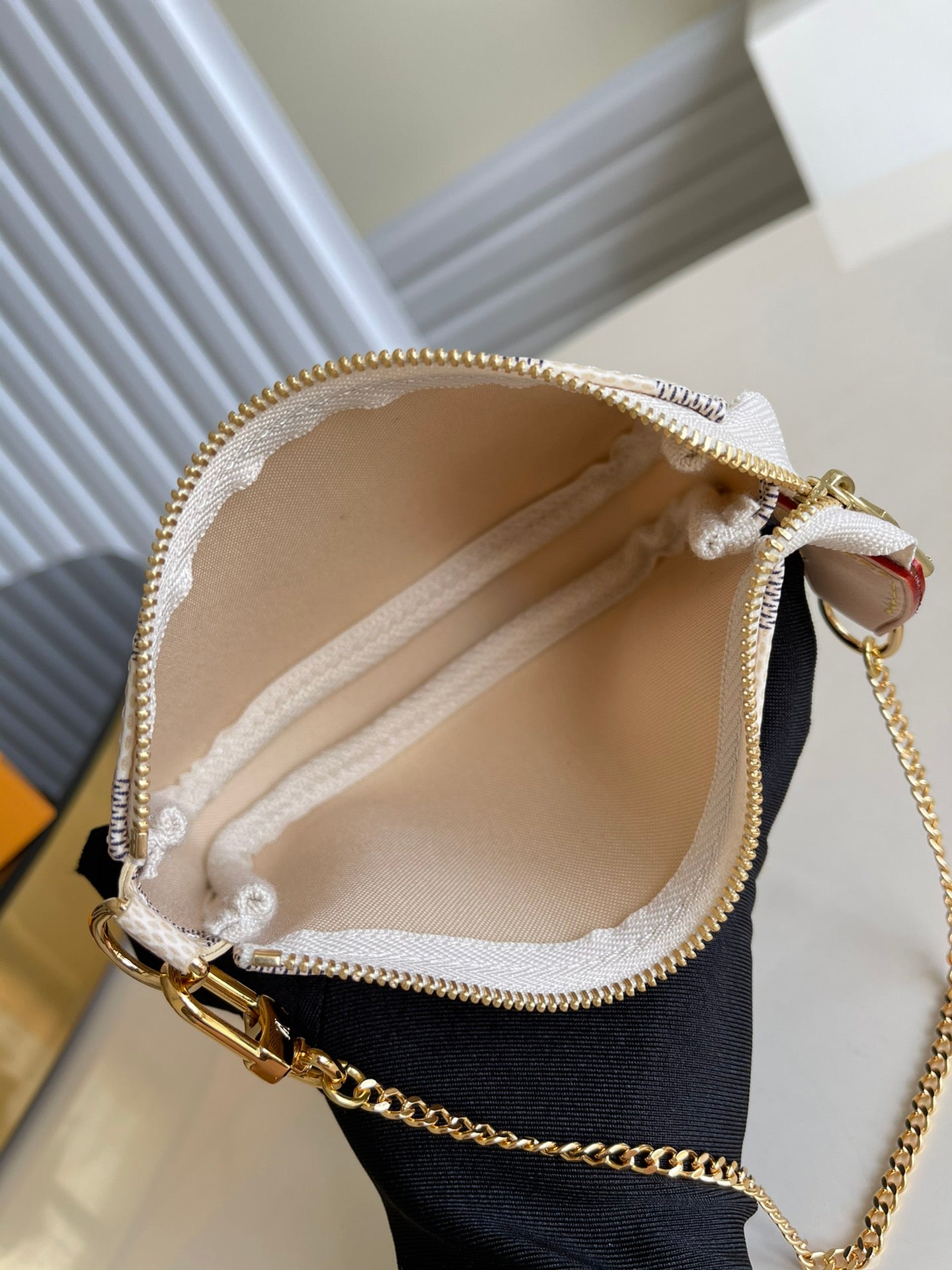 LV M58010白格 MINI POCHETTE ACCESSORIES 小手袋