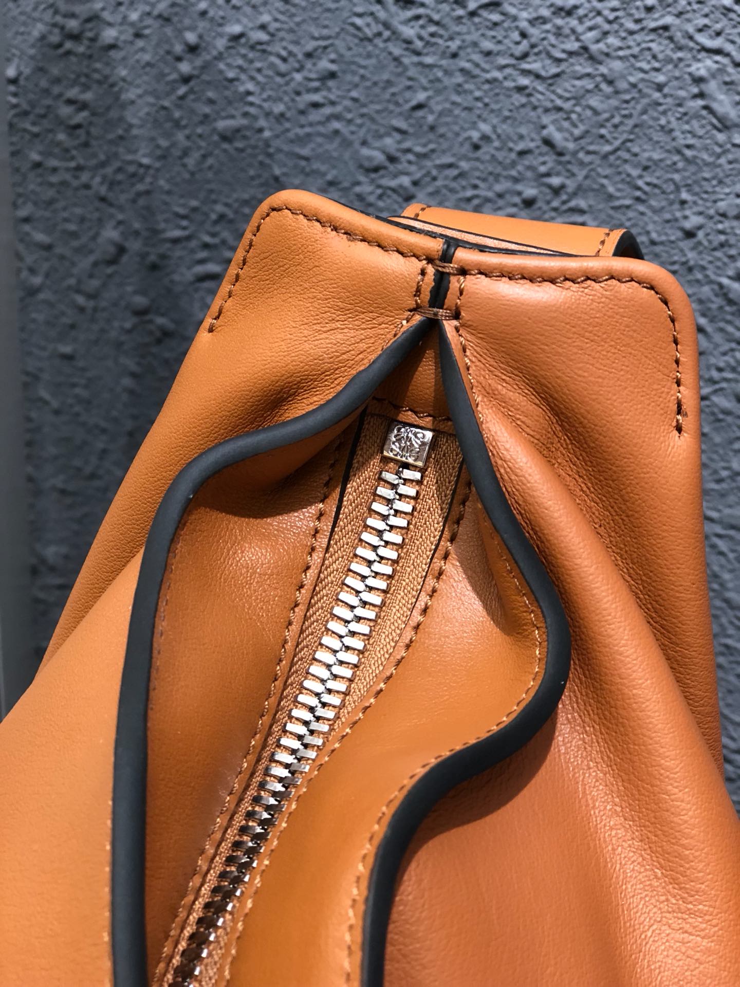 Loe-anton bag 肩背包 後背包 駝色