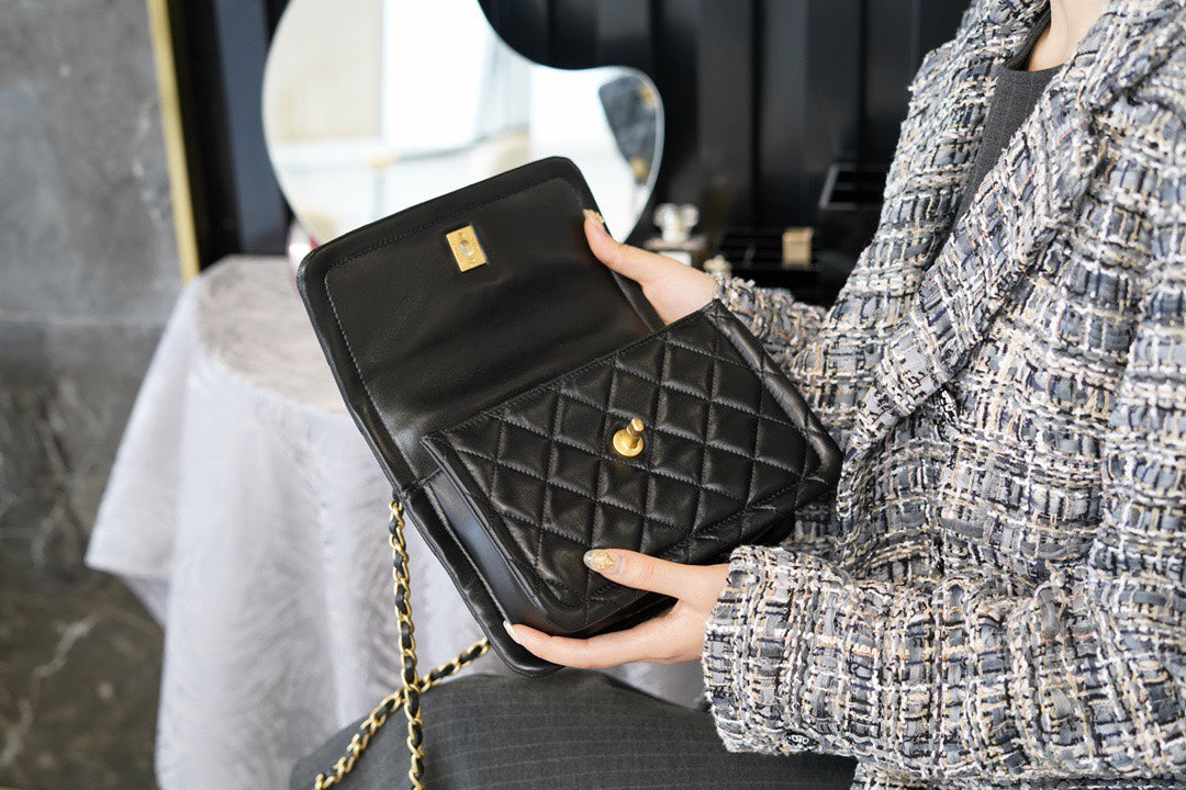 Chanel 金幣豆腐包
