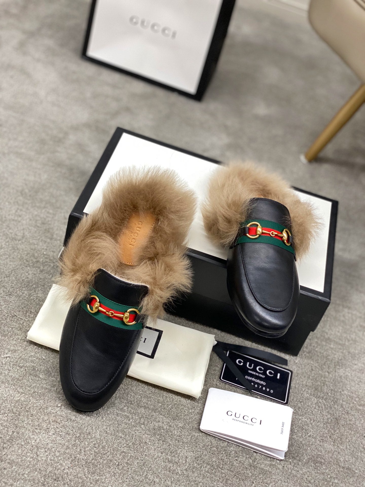 古G家-2020專櫃 最新走秀款 毛毛拖鞋 馬鞍扣款黑色