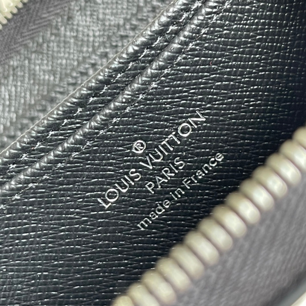 LV M60067 水波紋拉鍊零錢包／卡包