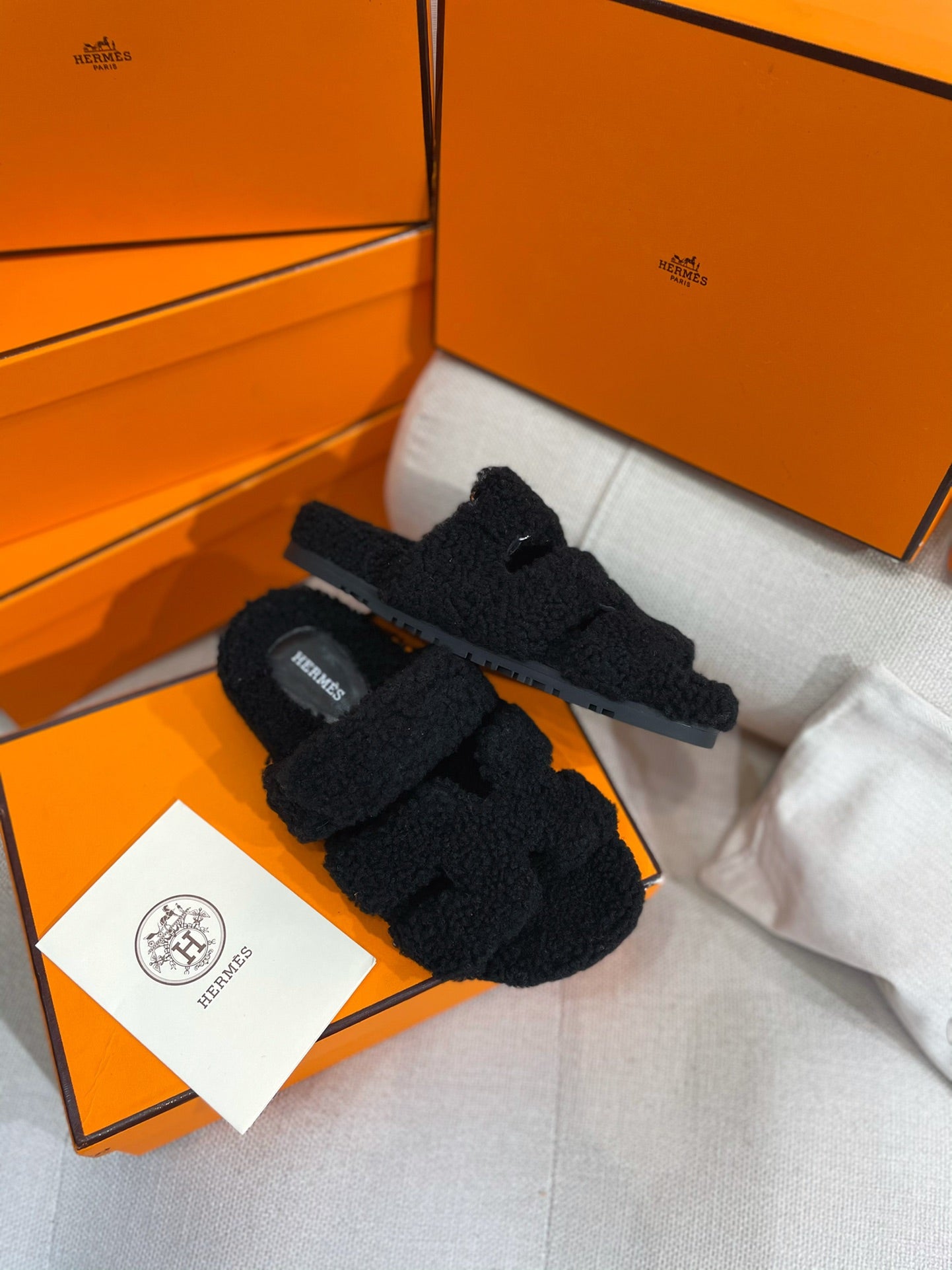 小愛款-2022秋冬新款 羊羔毛拼皮H拖鞋 黑色