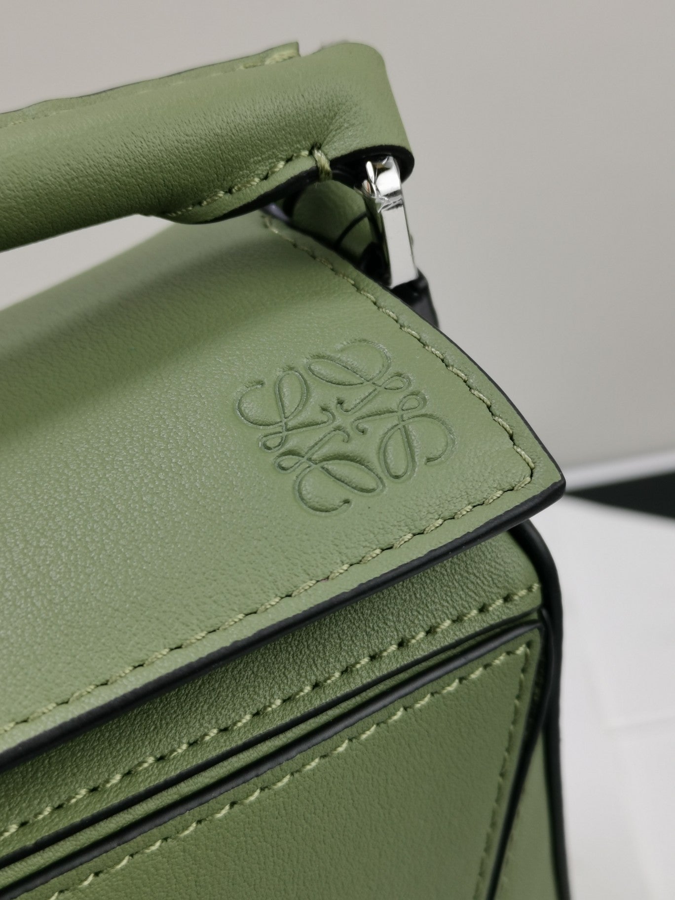 羅L威-Puzzle bag mini 小牛皮