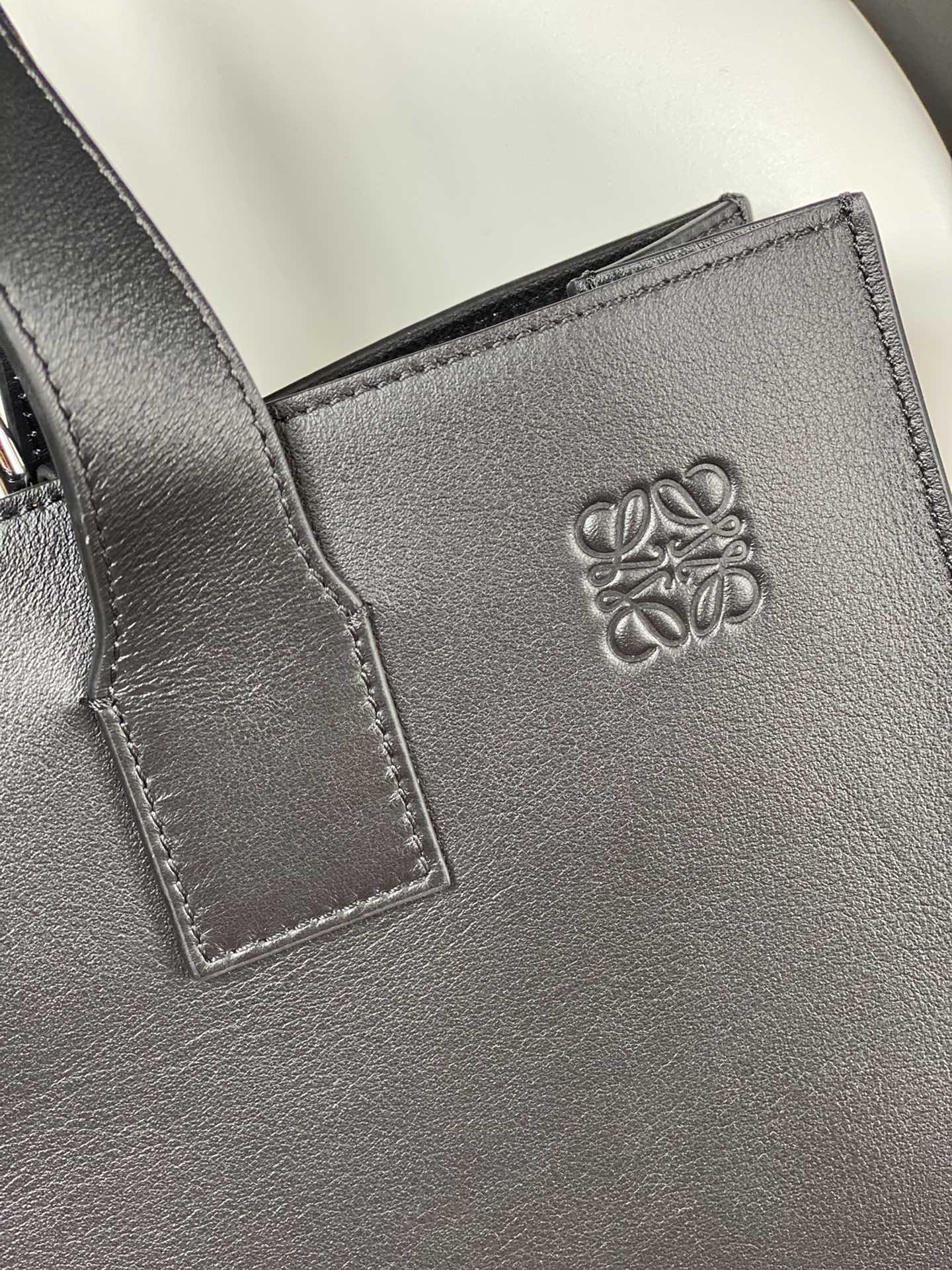 羅L威-Buckle Horizontal Tote 手袋