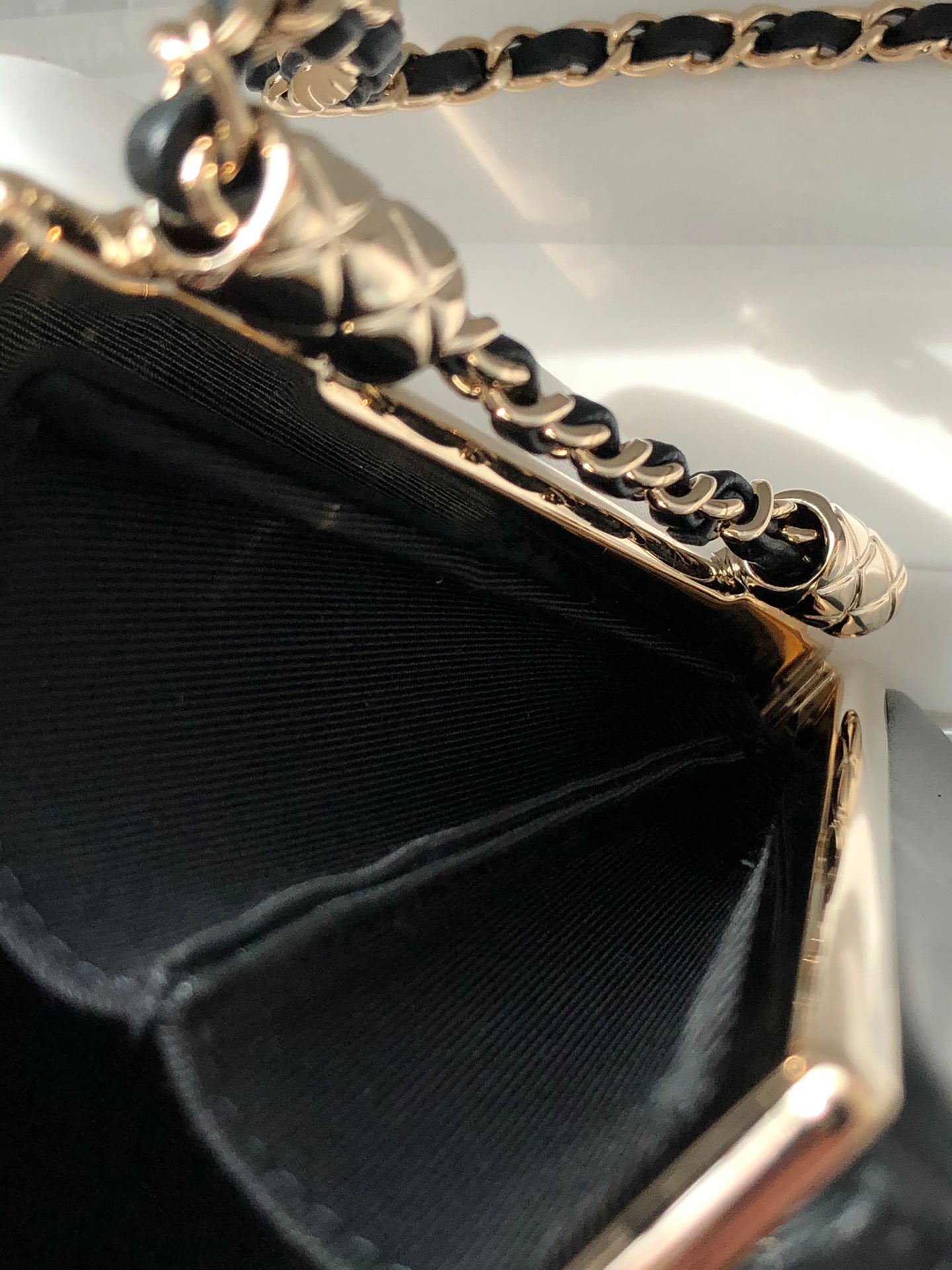 Chanel 2020高級手工坊系列黑白晚宴包