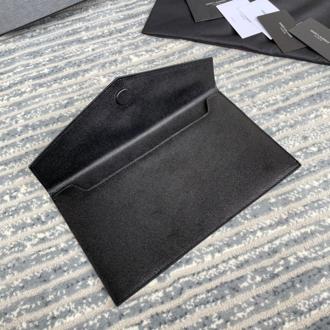 YSL ptown_新品手拿包-黑色魚子醬皮金釦