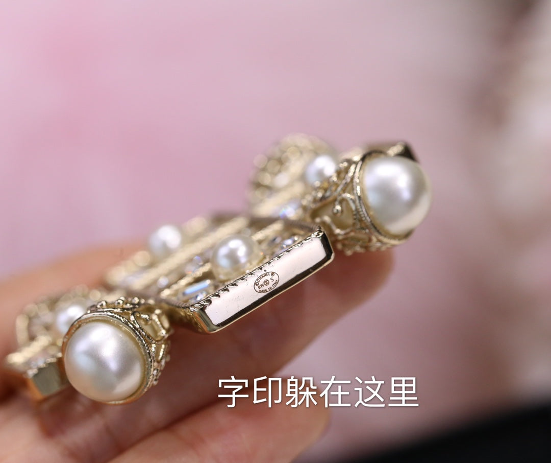 Chanel 胸針