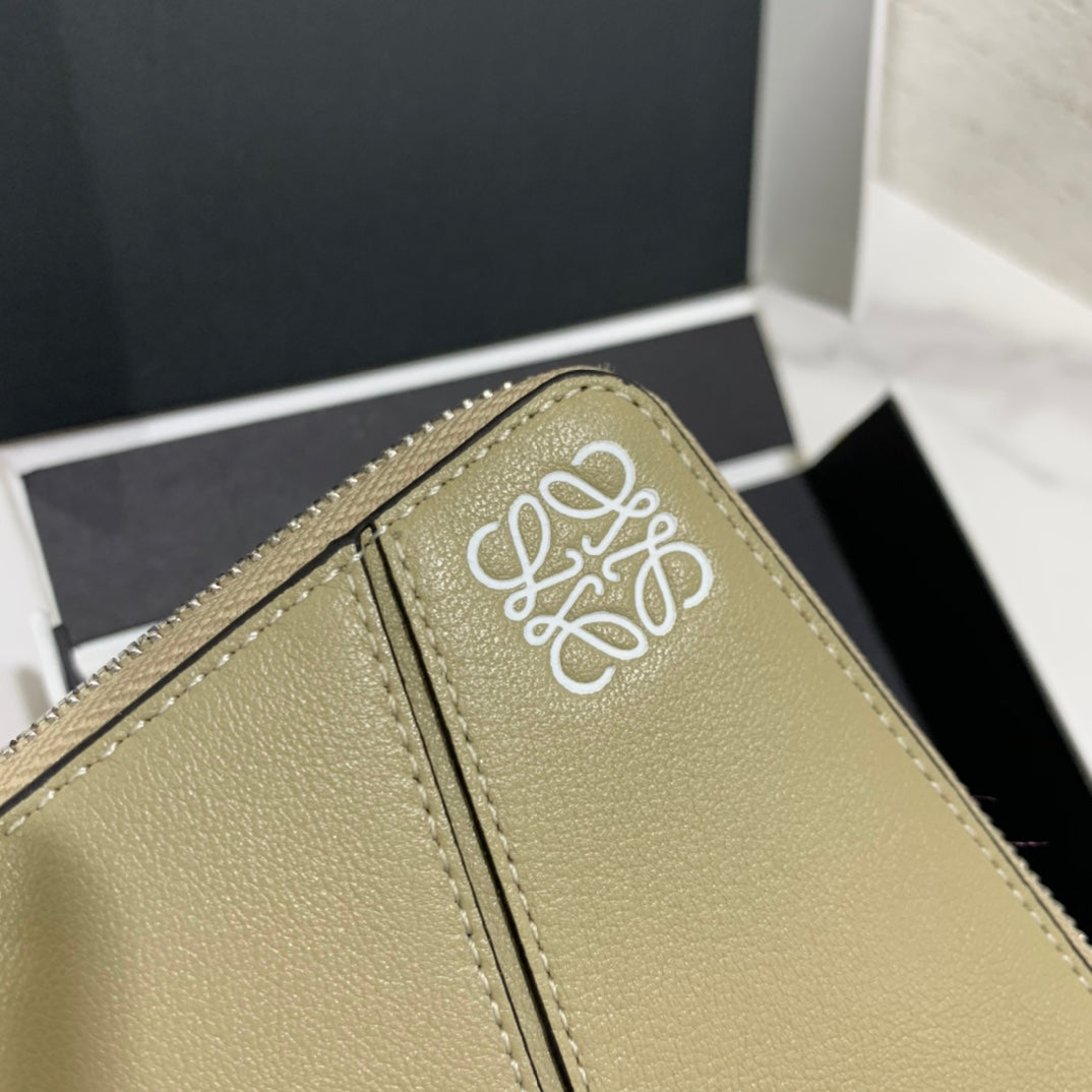 Loewe Puzzle系列 拉鍊短夾