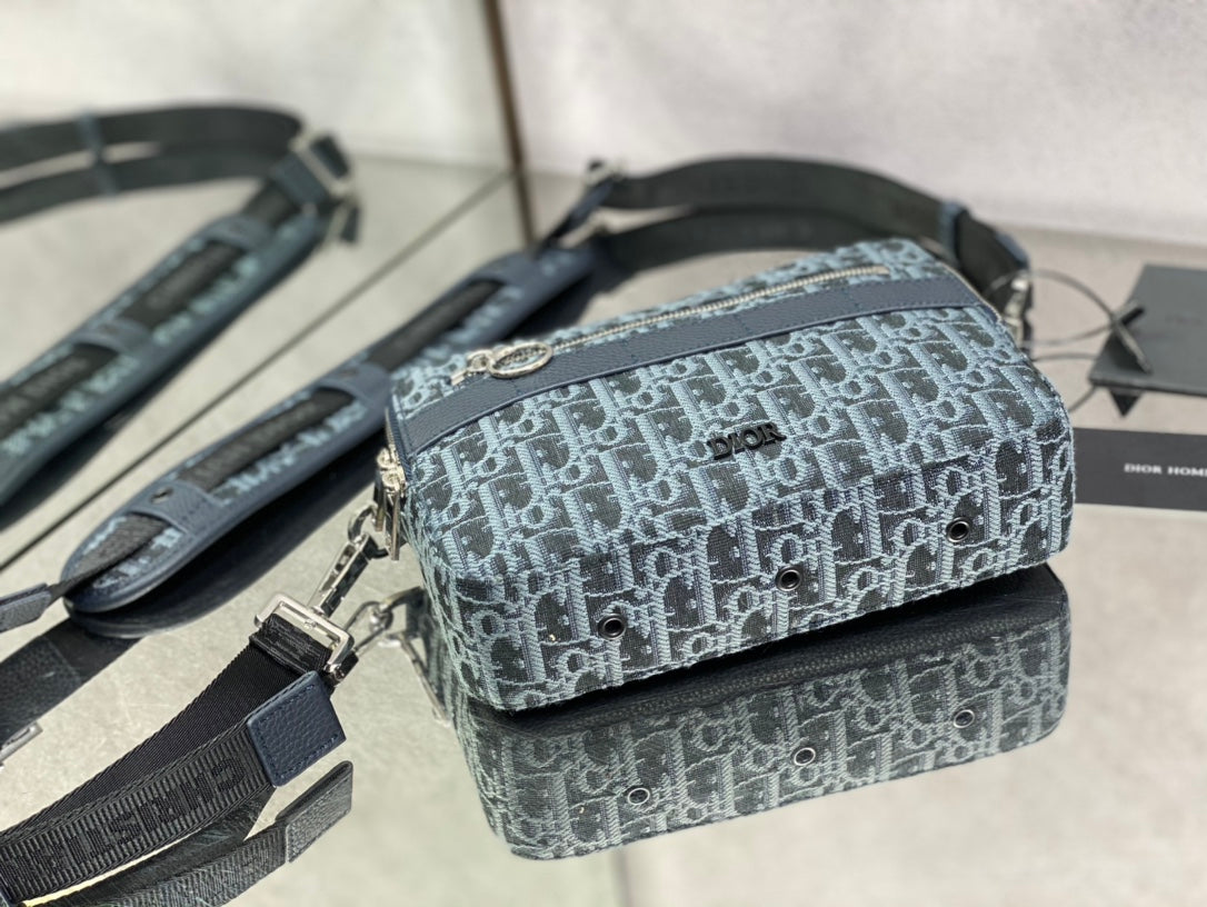 Dior 經典相機包-22*15*5cm