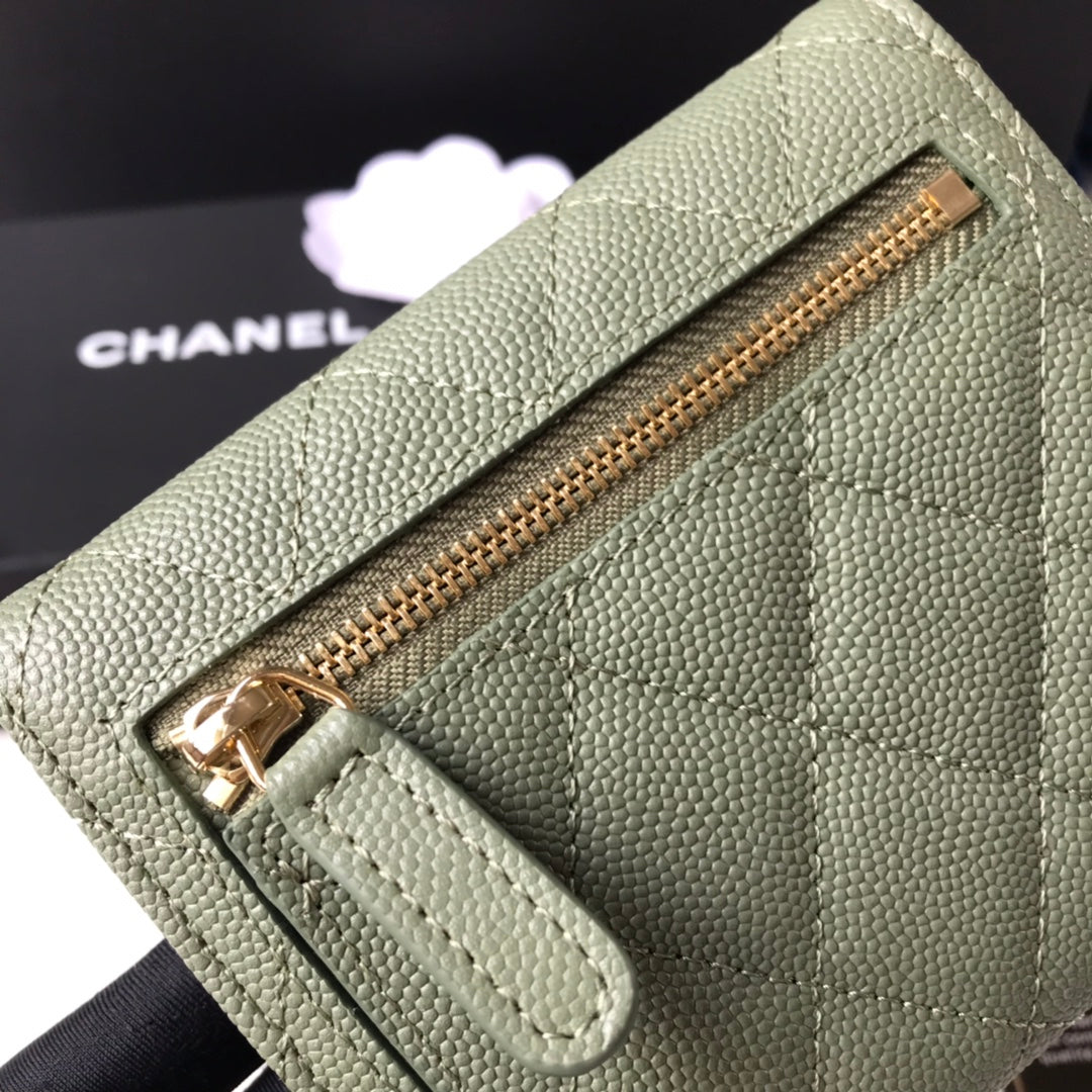 Chanel 三折短夾-綠色球紋皮金釦