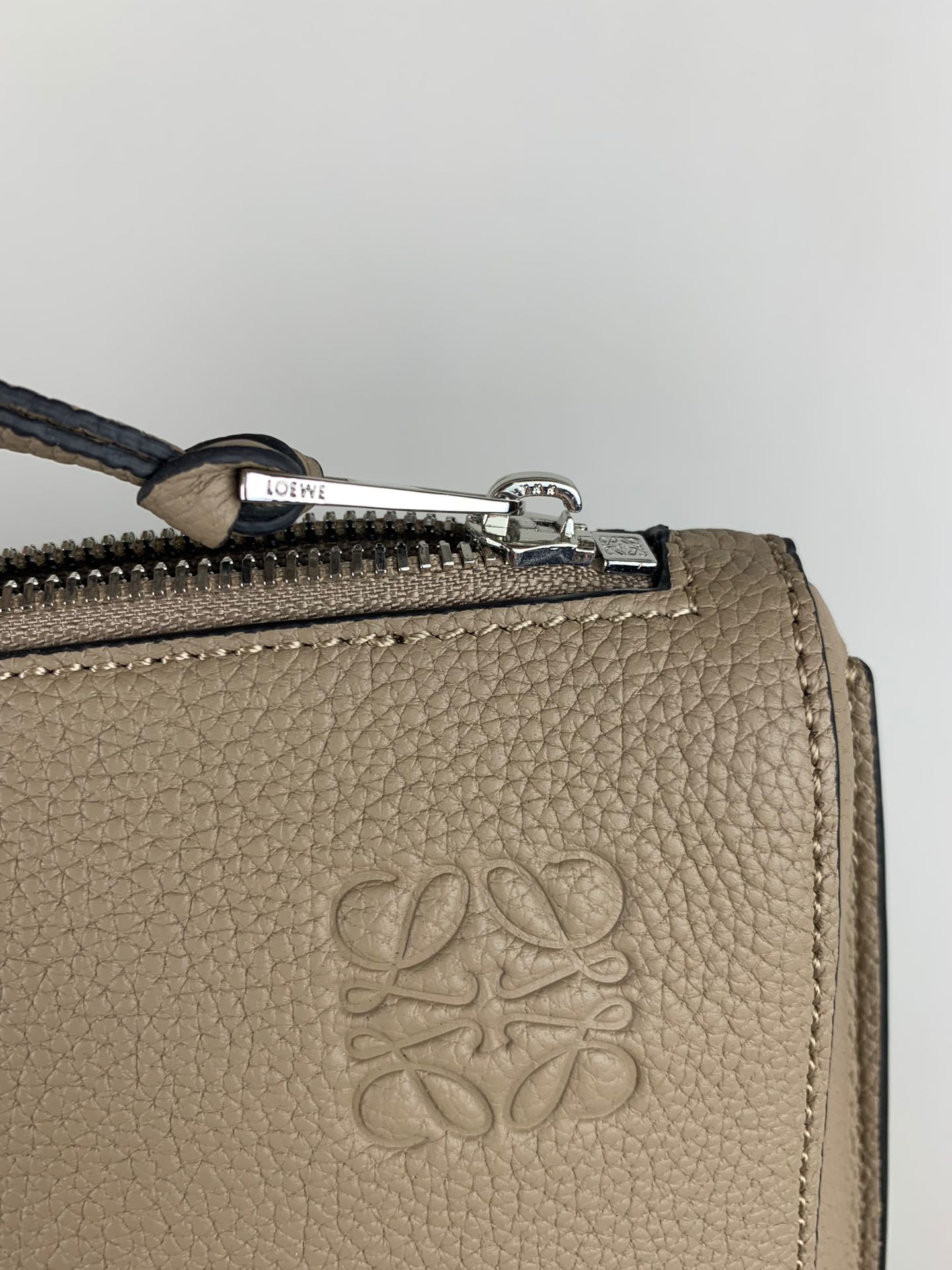 羅L威-Goya Simple Briefcase