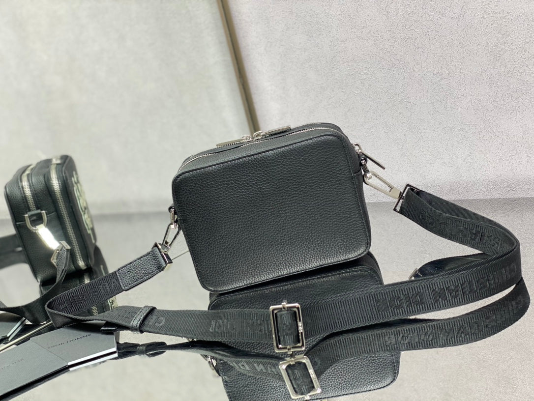 Dior 經典相機包-17*5*12cm