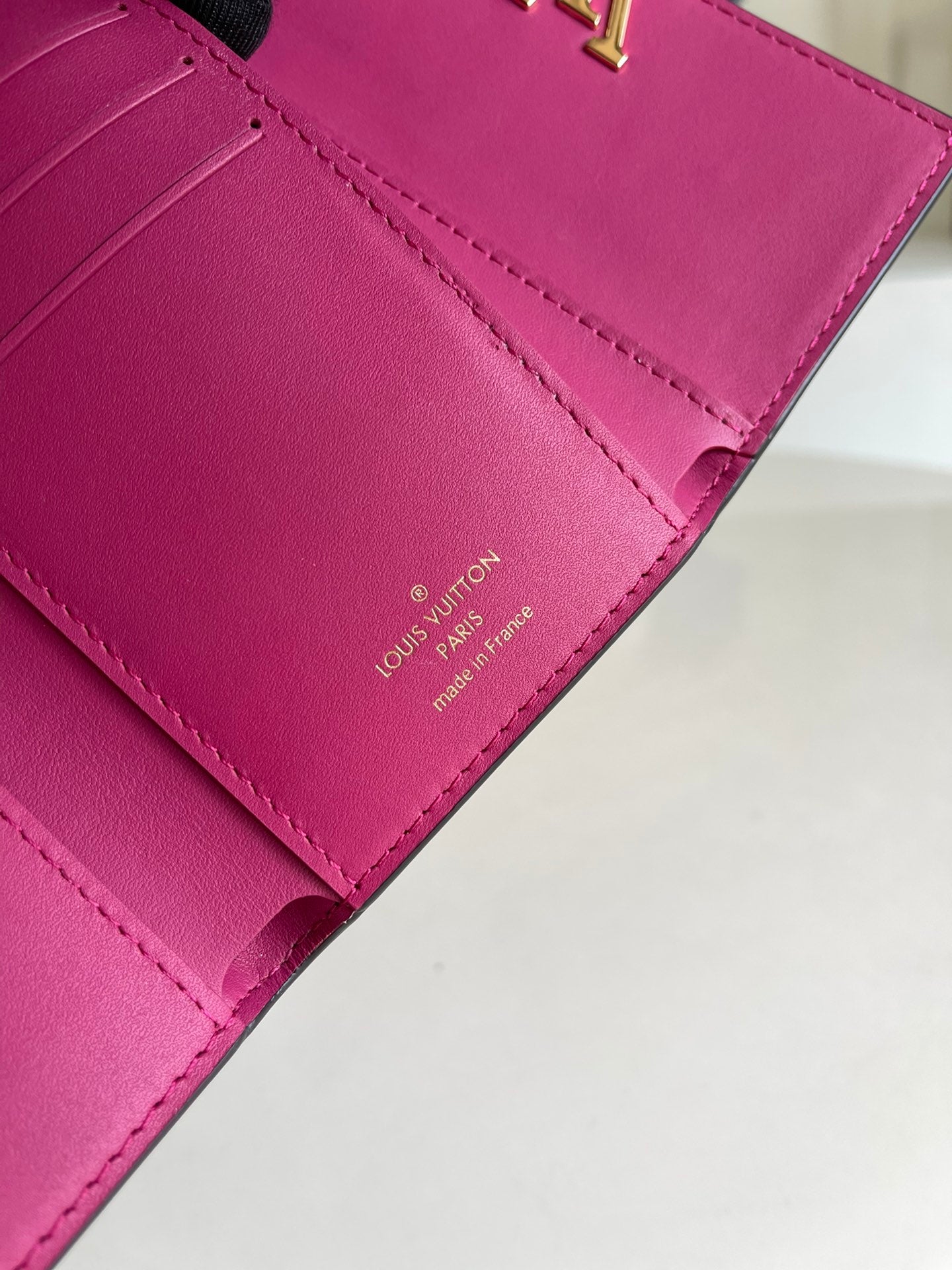 LV M62157 Capucines 三折中夾