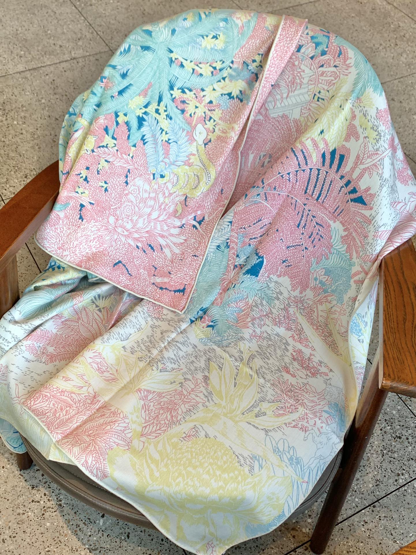小愛款-頂級雙面方形圍巾 140*140cm 70%羊絨+30%真絲