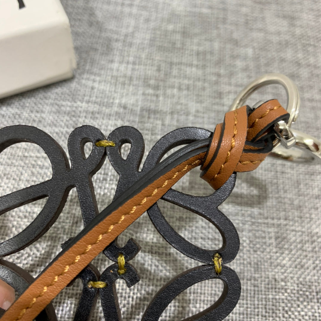 Loewe Logo 鑰匙圈／包包掛飾