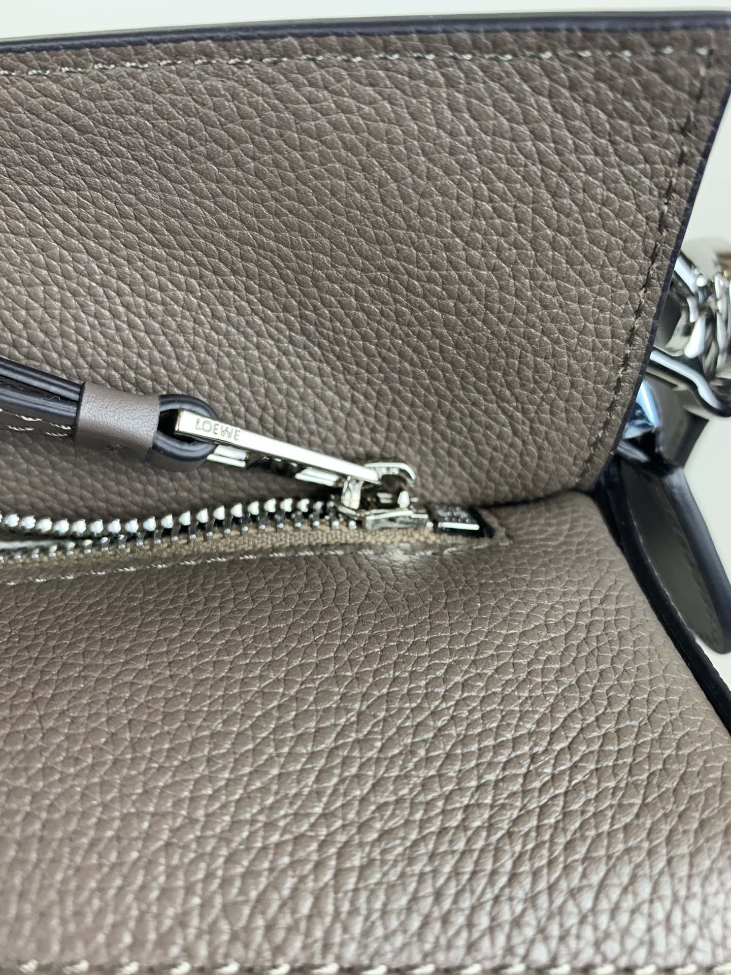 羅L威-puzzle bag 小牛皮 灰褐色 中號