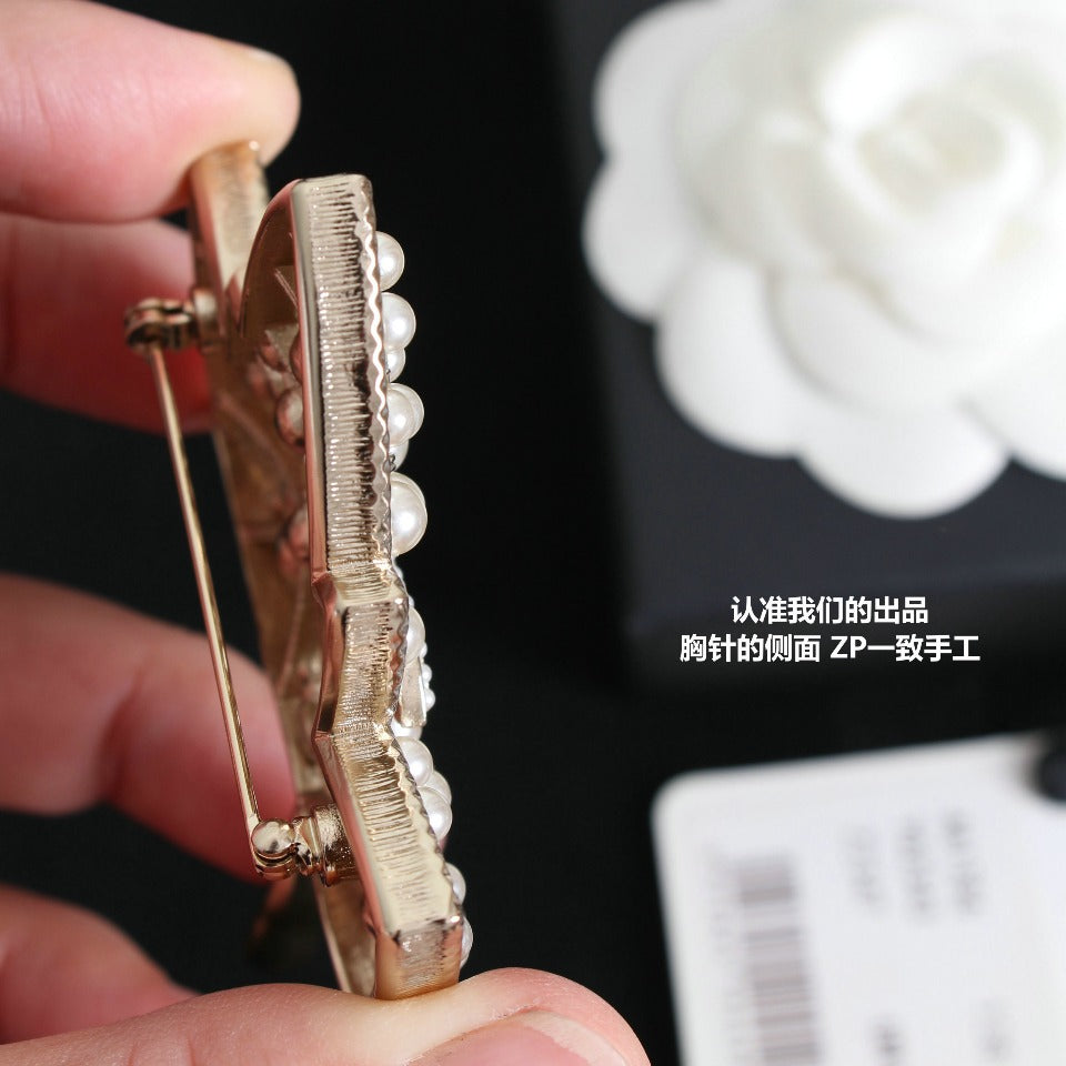 Chanel 胸針