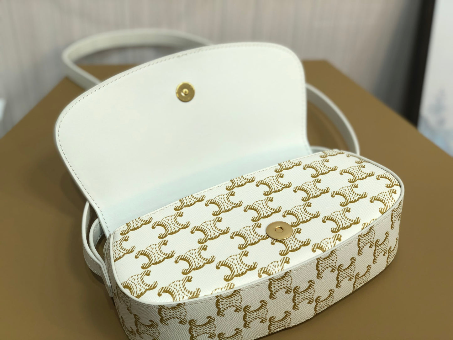 賽C家-Mini Tabou Clutch 鎖頭飾腋下包 老花白色