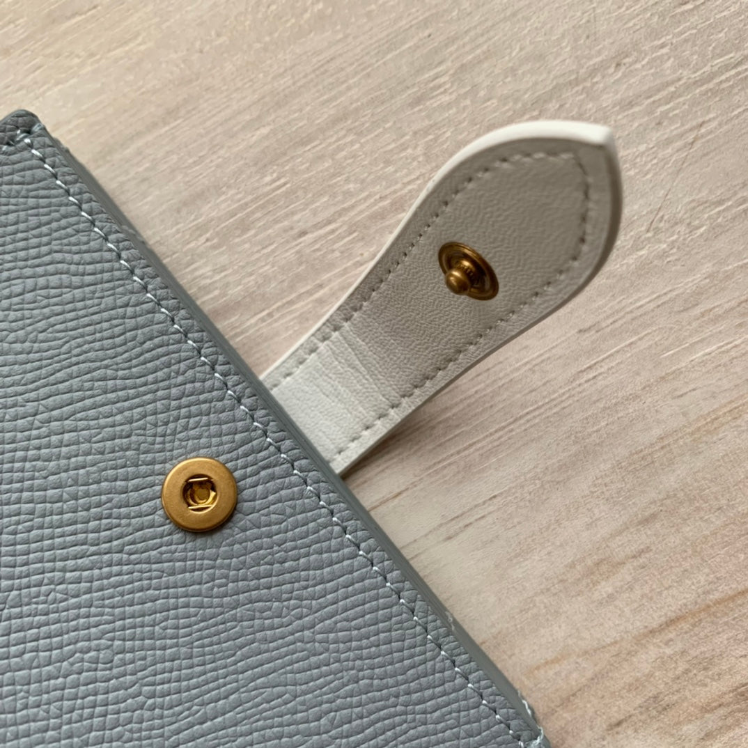 Celine 粒面牛皮風琴卡包
