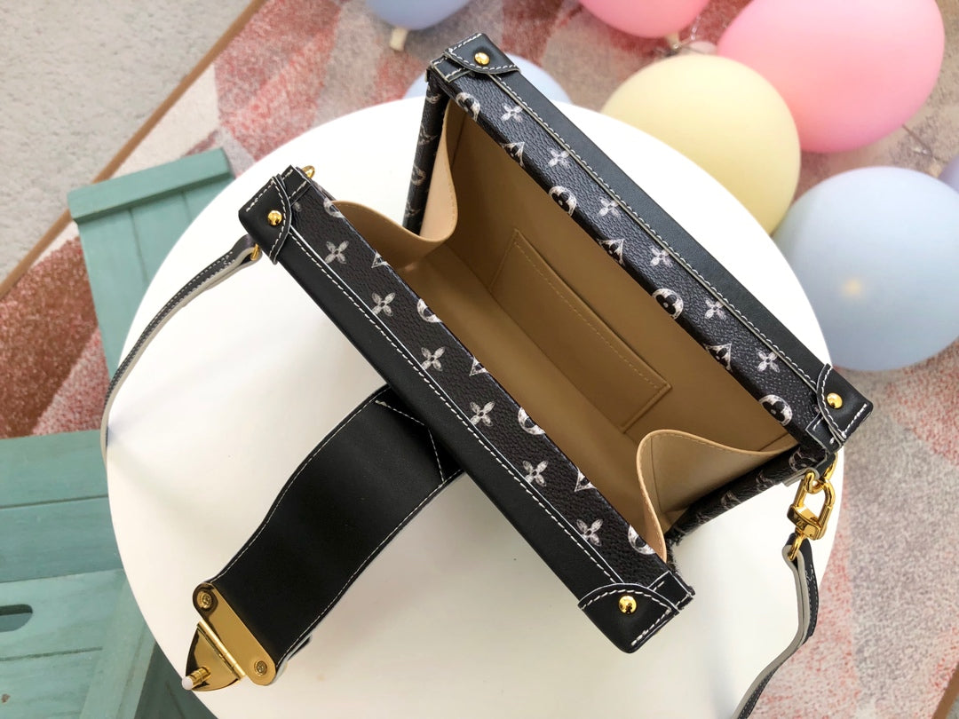 M44437 路L家-2019早春系列 Petite Malle手袋 黑色