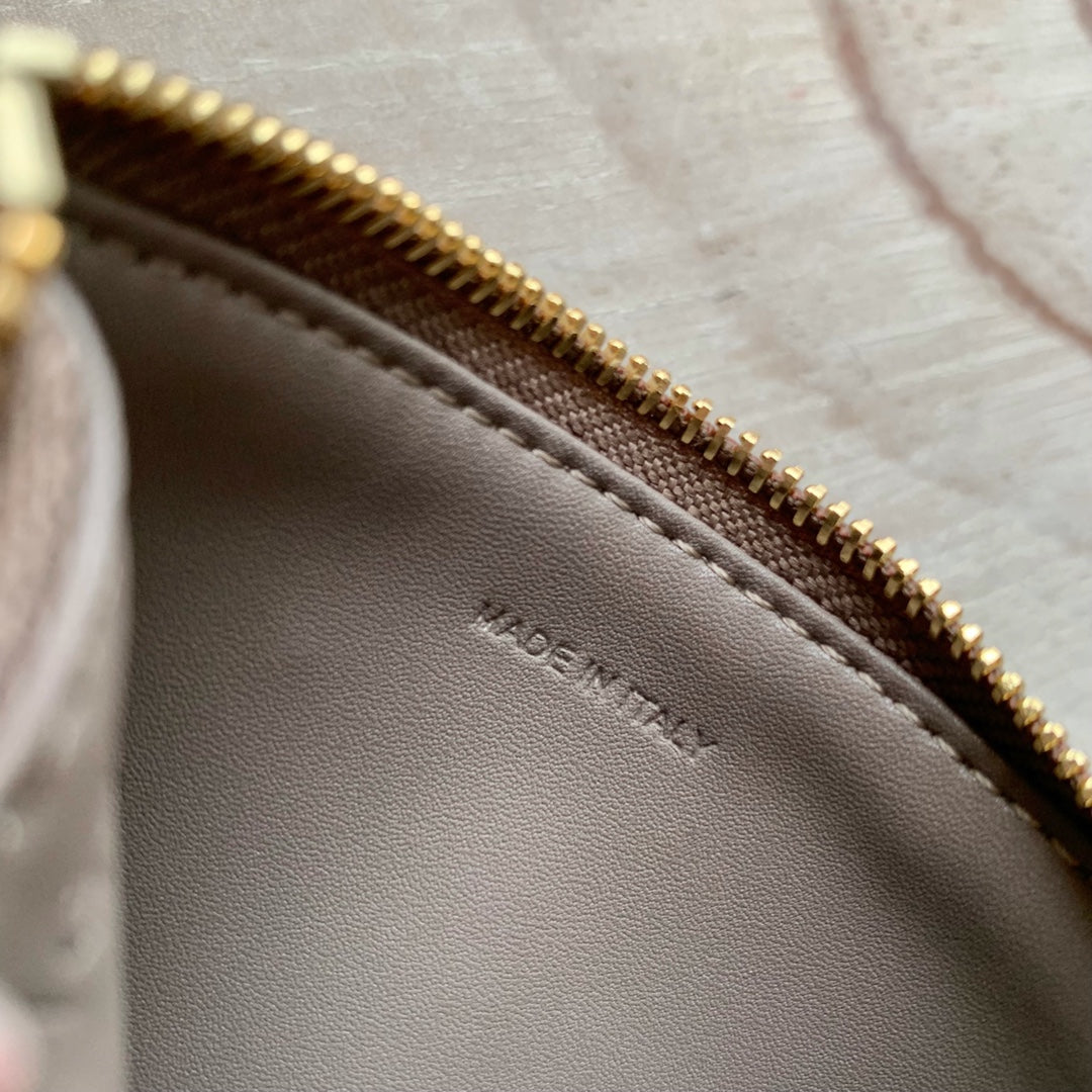 Celine 粒面小牛皮拉鍊卡包-卵石灰