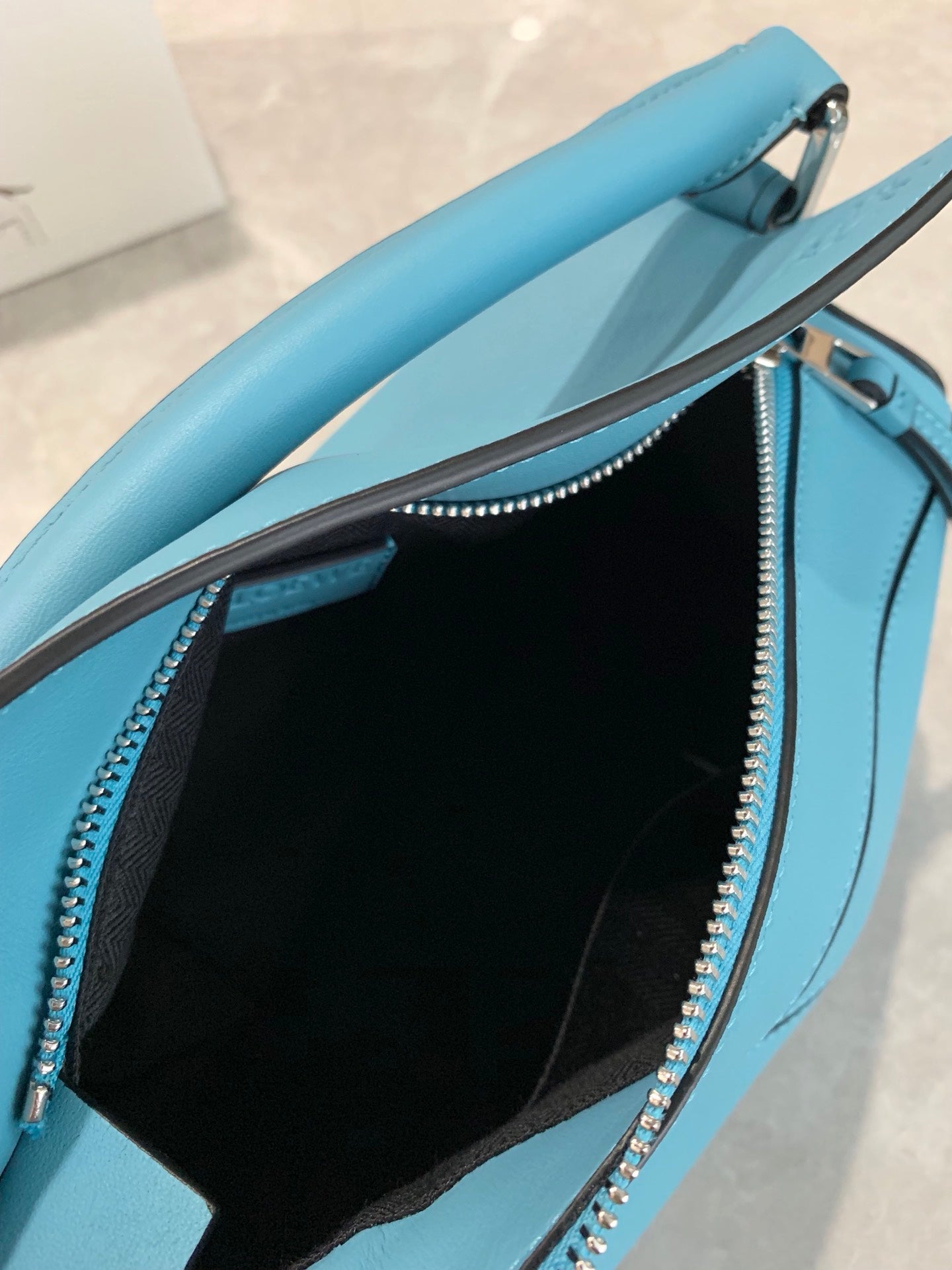 羅L威-2020年新款 Puzzle bag  小牛皮