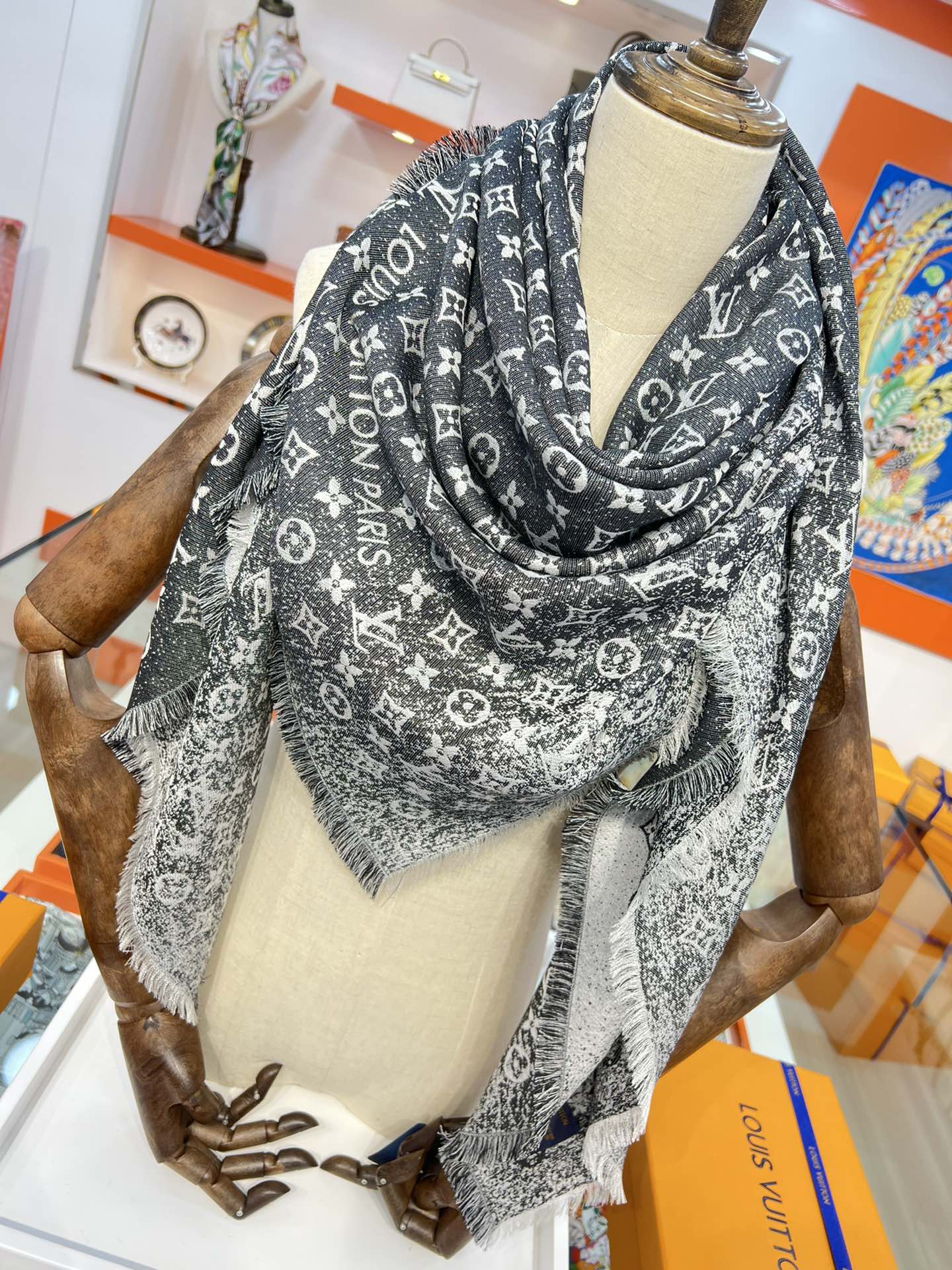路L家-漸變牛仔老花披肩 Denim Gradient 142.5cm