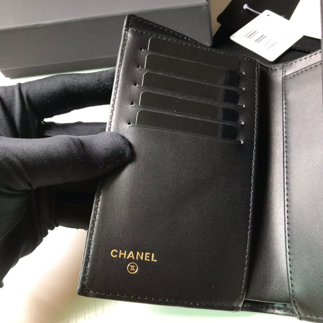 Chanel 三折中夾-黑色羊皮金扣