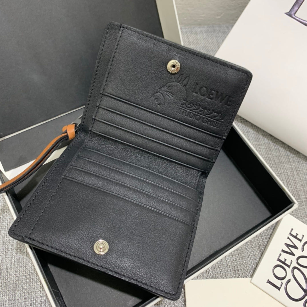 Loewe 特別限量款“灰塵精靈”系列短夾