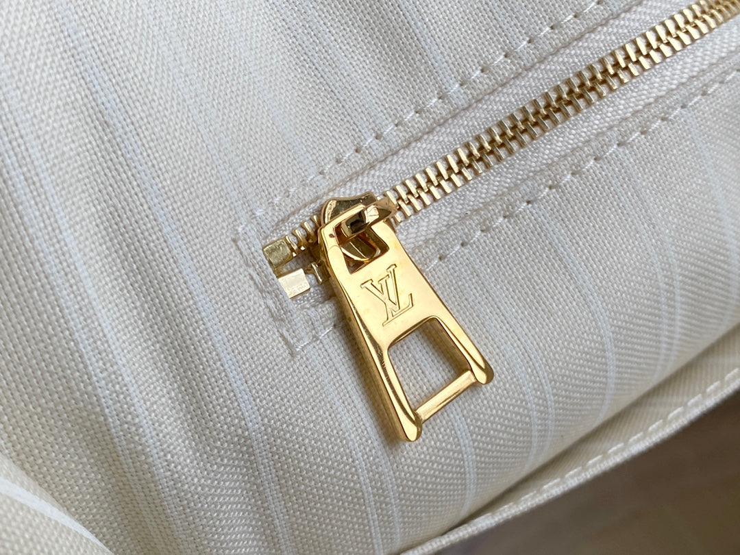 M57640 路L家-Onthego Tote 包 大號 霧靄色