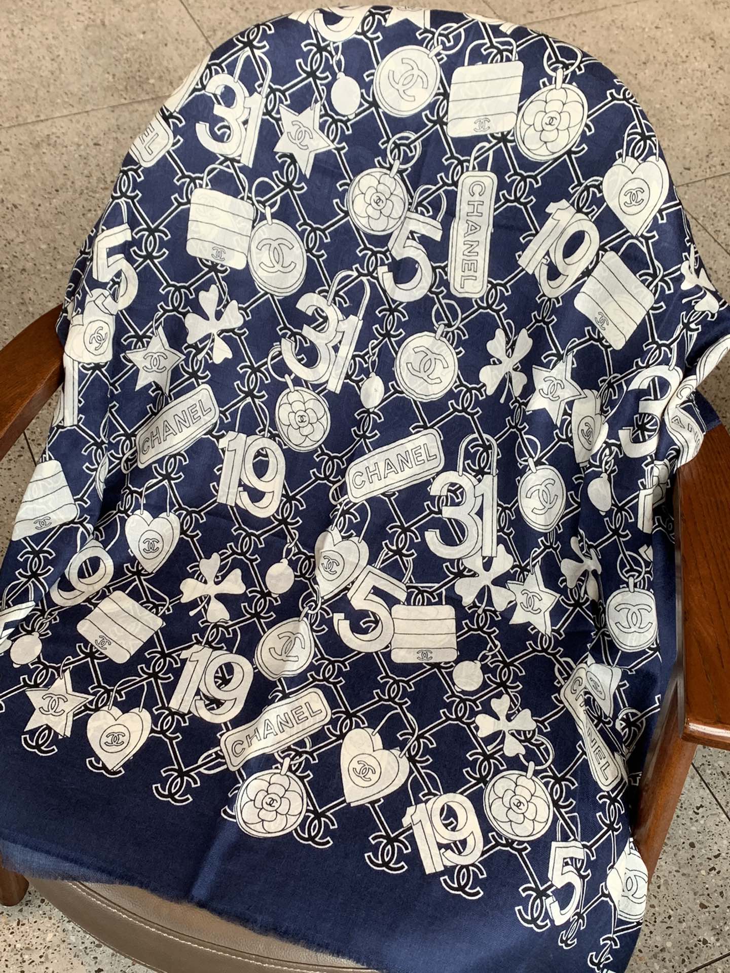 小香家-數字圍巾 100*200cm 300支羊絨