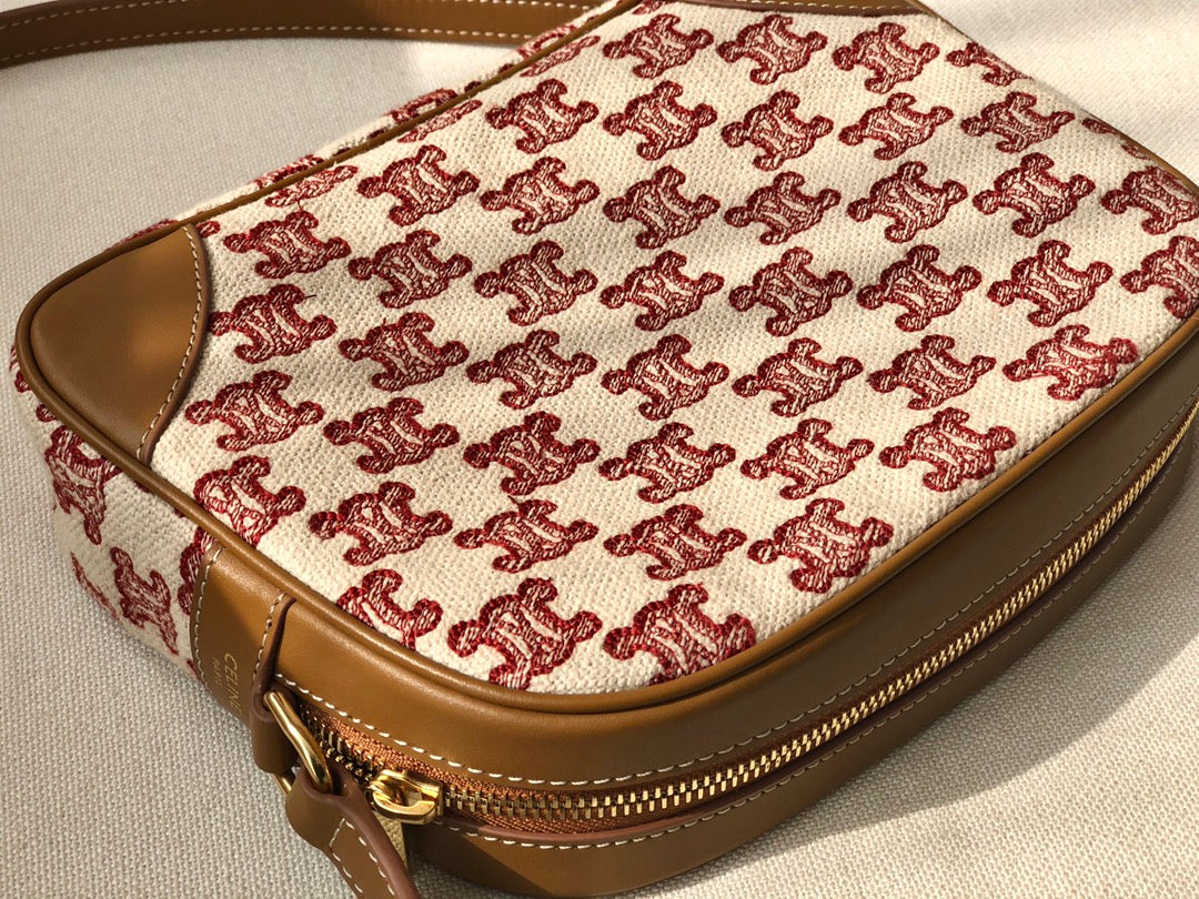 賽C家-TRIOMPHE刺繡織物相機包
