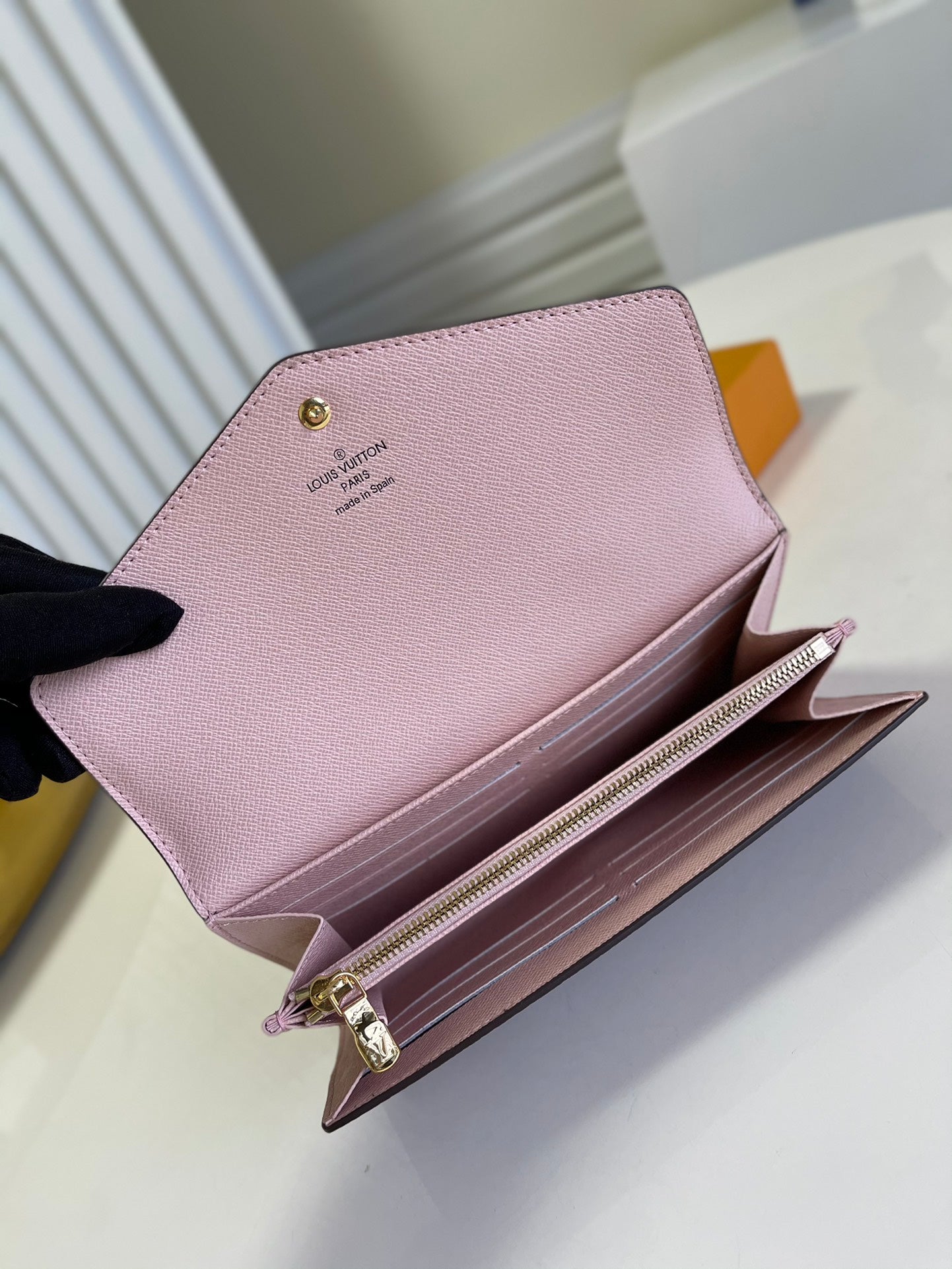 LV M60114 信封式長夾-咖格粉