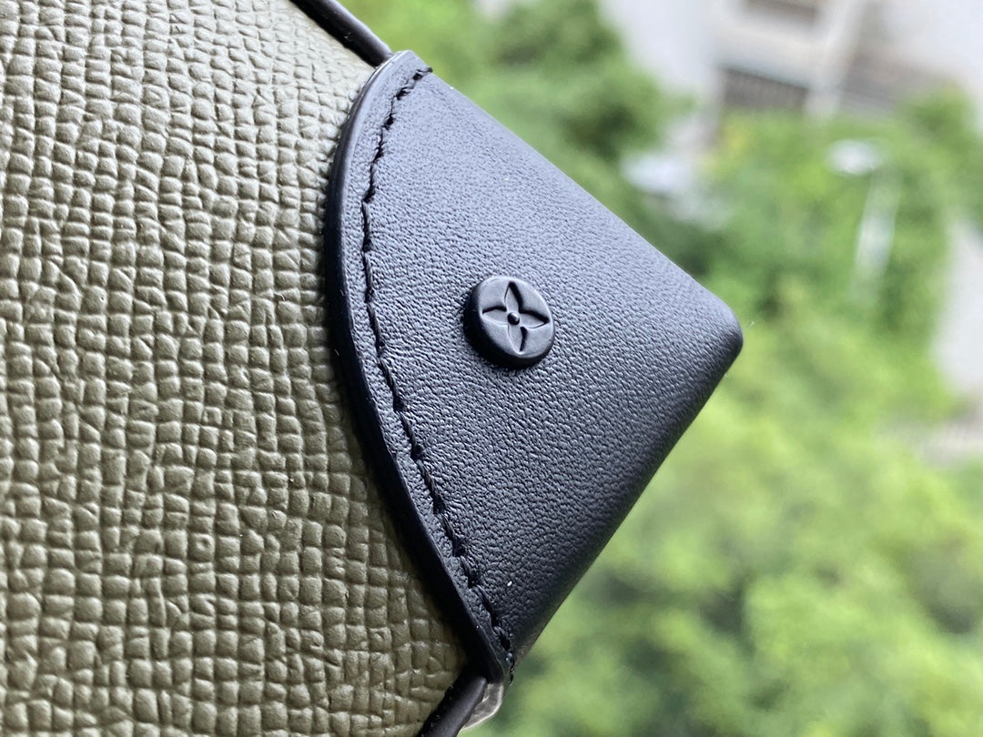 LV M30583 Pochette Voyage Steamer 手袋