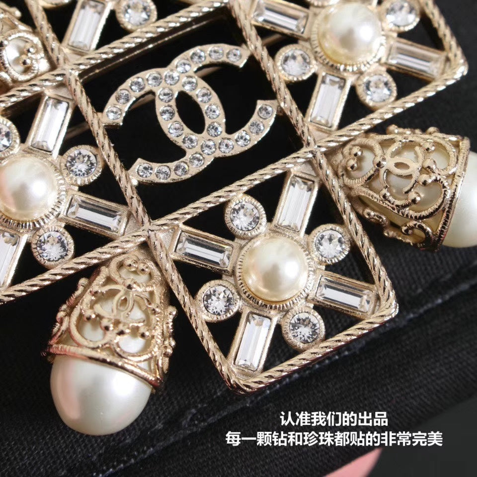 Chanel 胸針