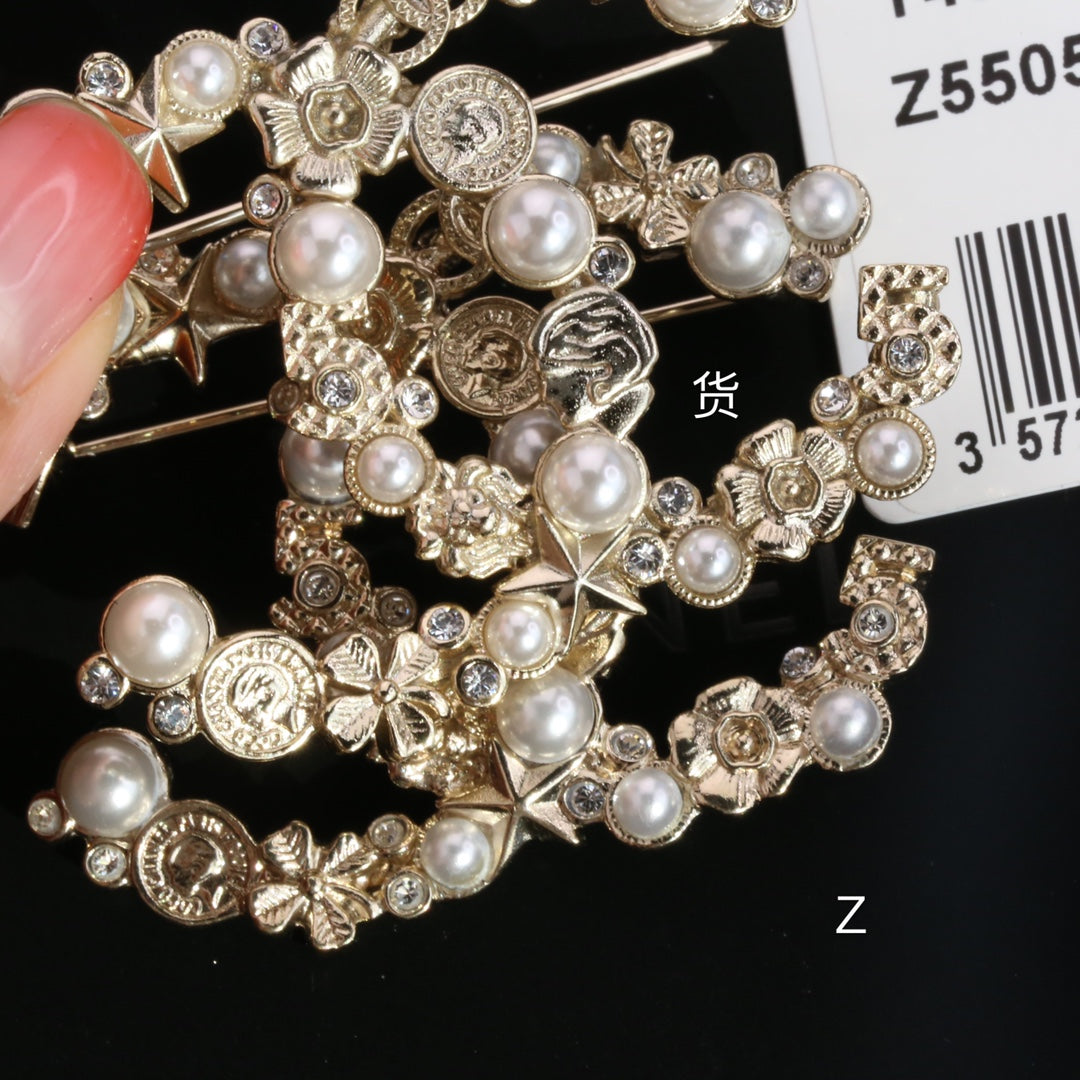 Chanel 胸針