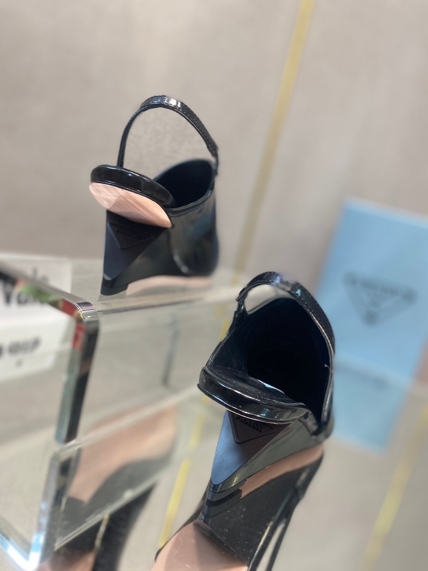 Prada 鞋-Prada 尖頭低跟量跟鞋（黑）