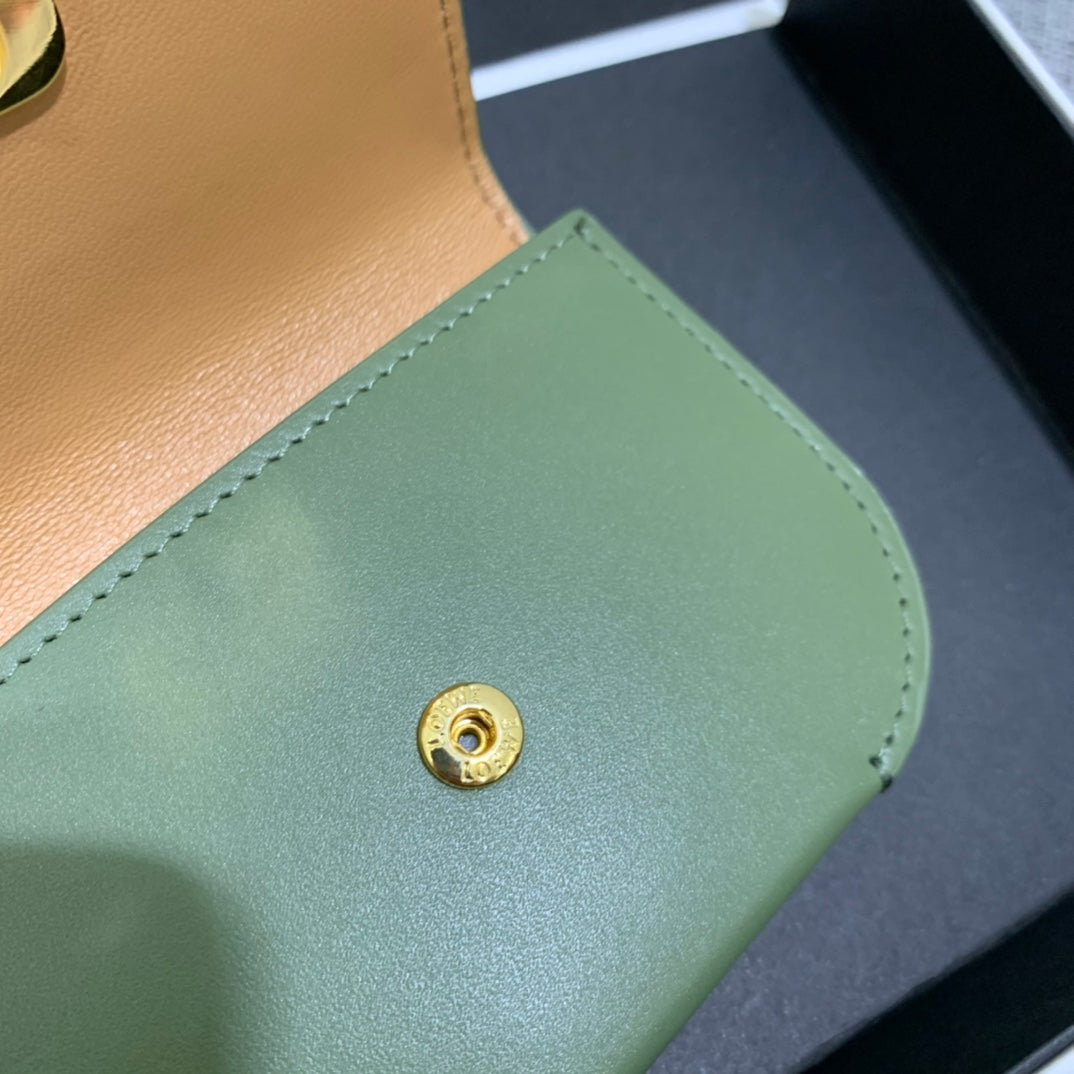 Loewe Goya 系列絲綢小牛皮卡包
