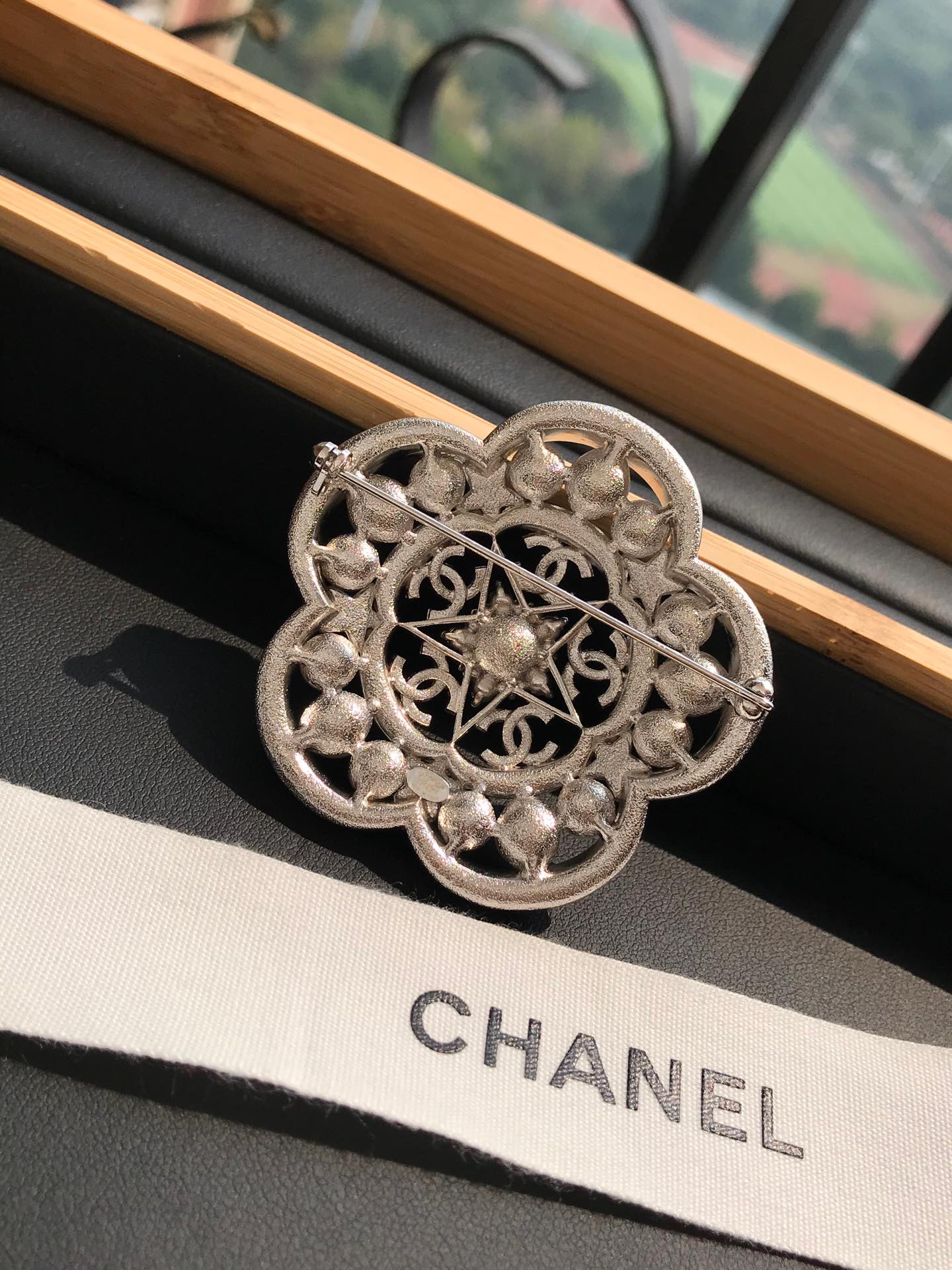 Chanel 胸針