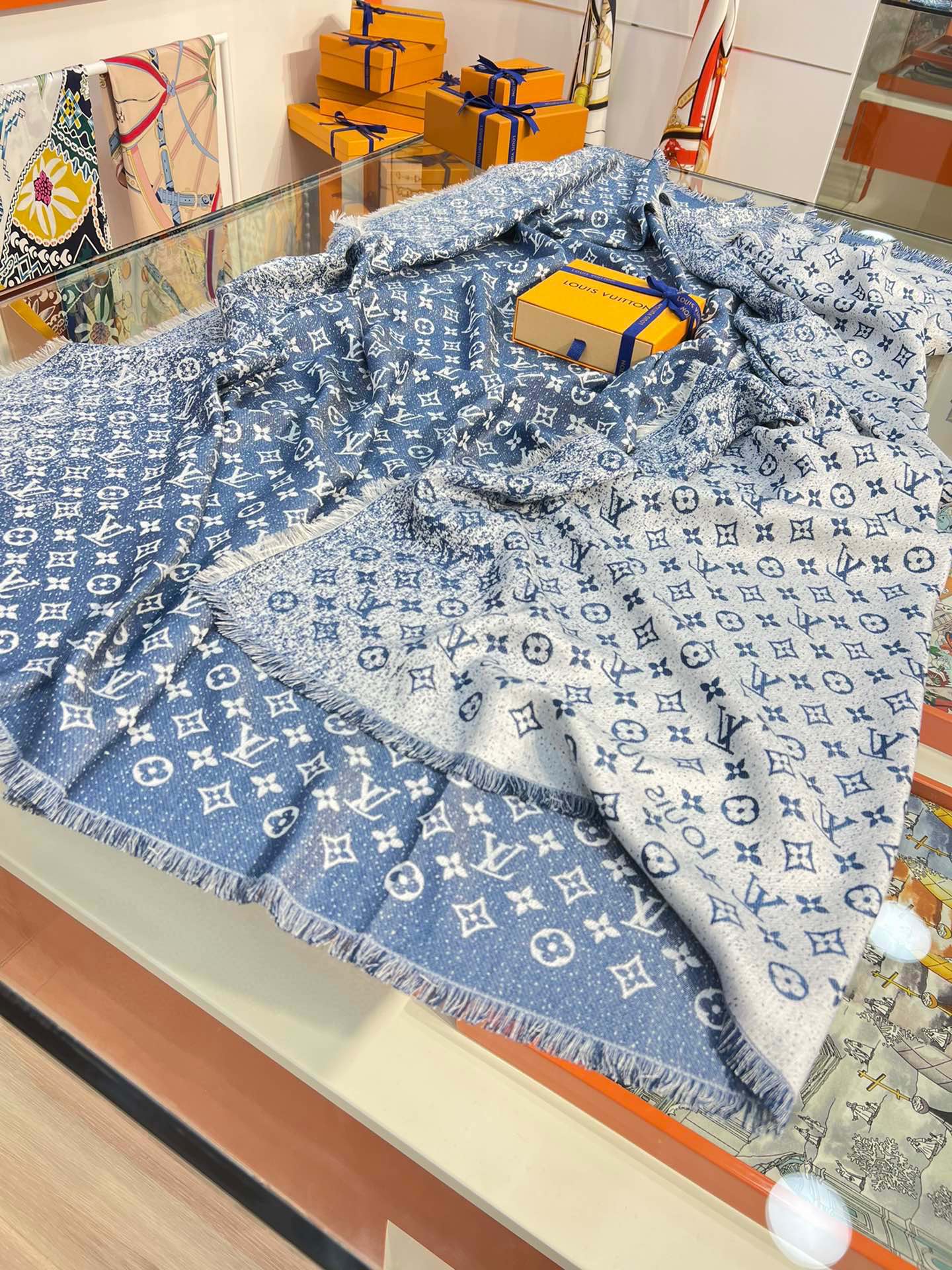 路L家-漸變牛仔老花披肩 Denim Gradient 142.5cm