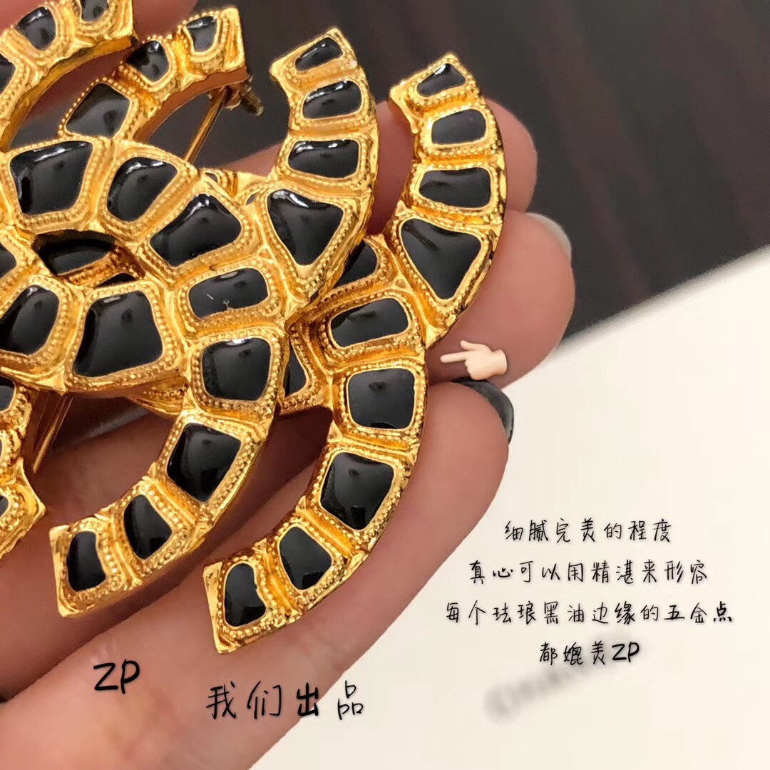 Chanel 胸針