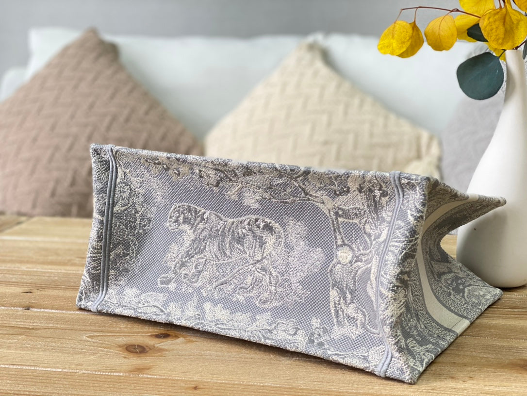 Dior Book Tote-小號36.5cm-淺灰老虎