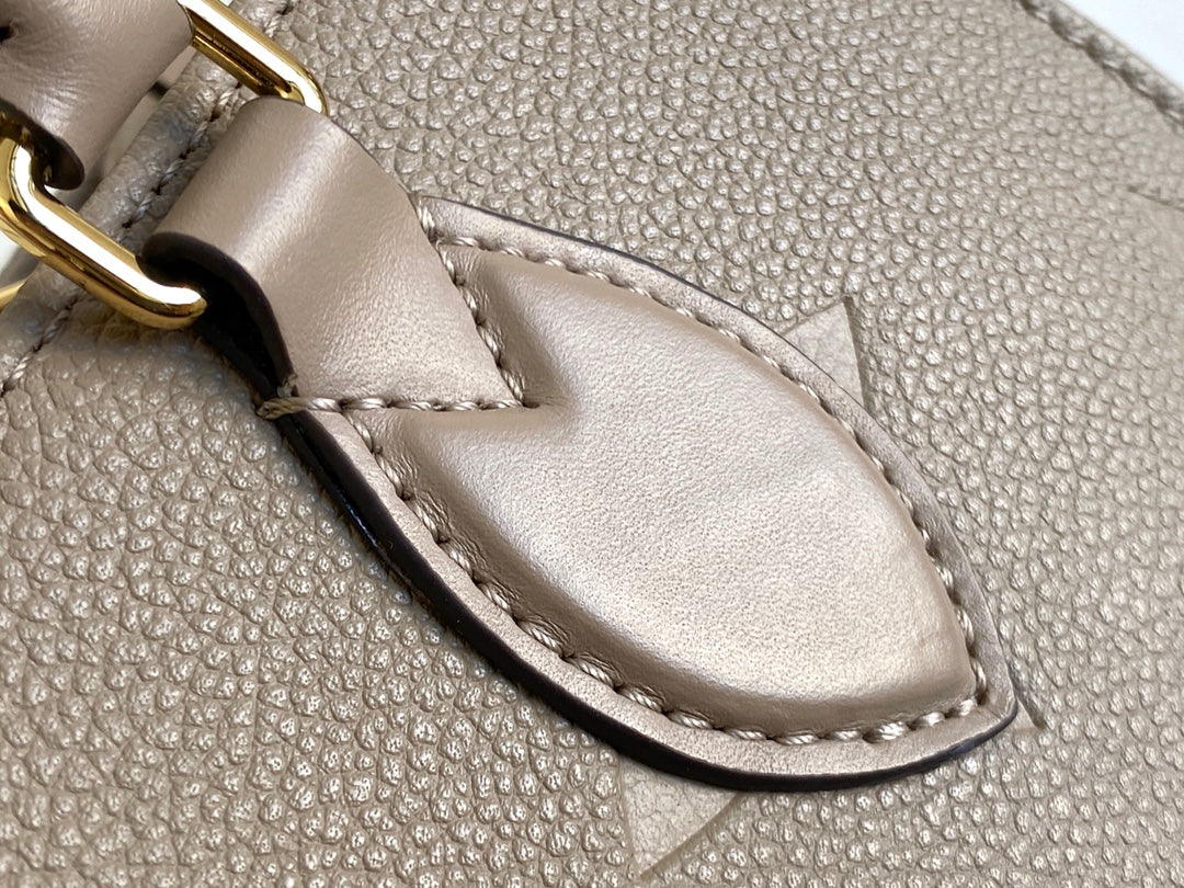 LV M45660 杏色 Onthego PM