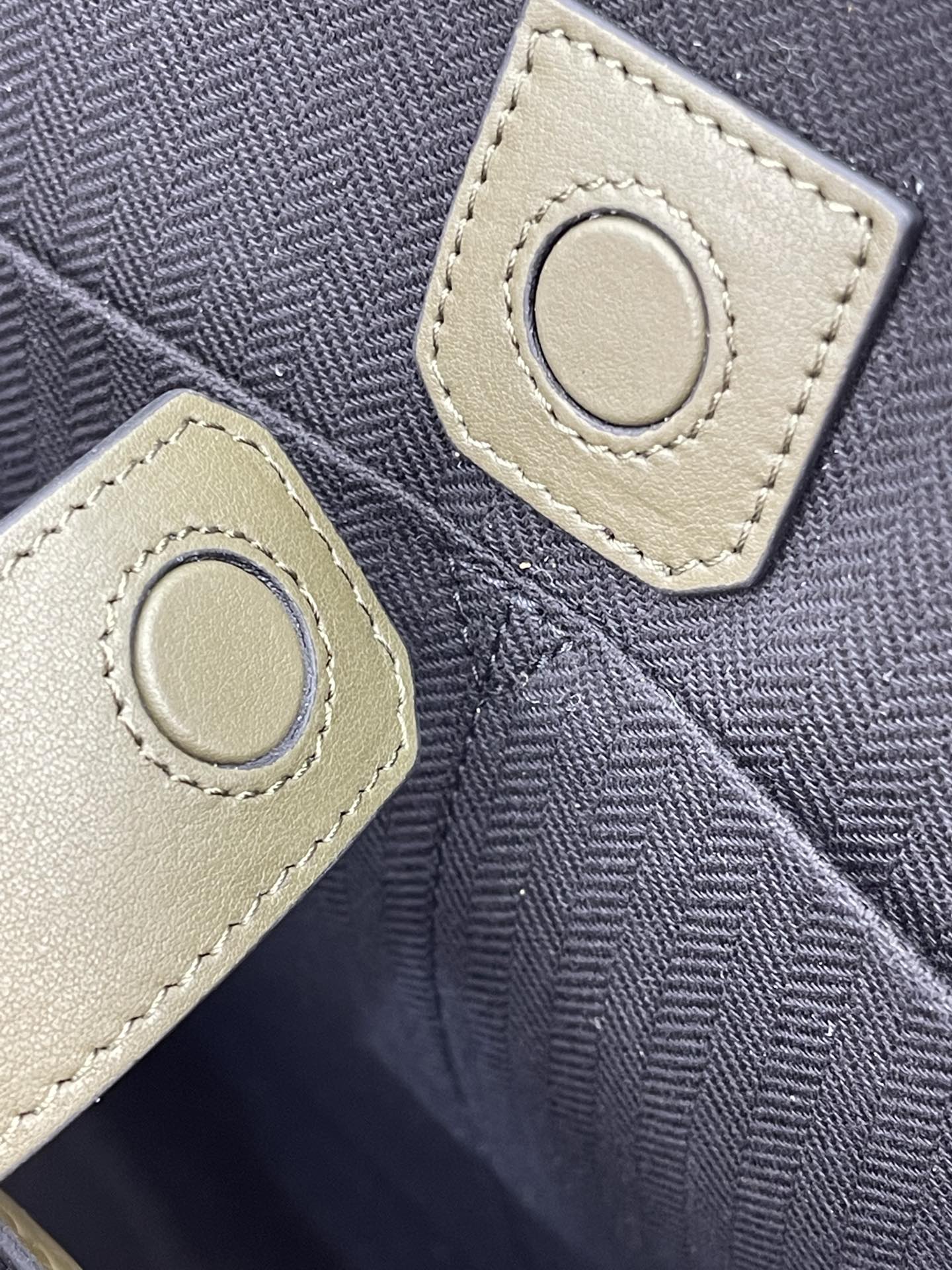 羅L威-Buckle 直式托特包-提把長度可調節