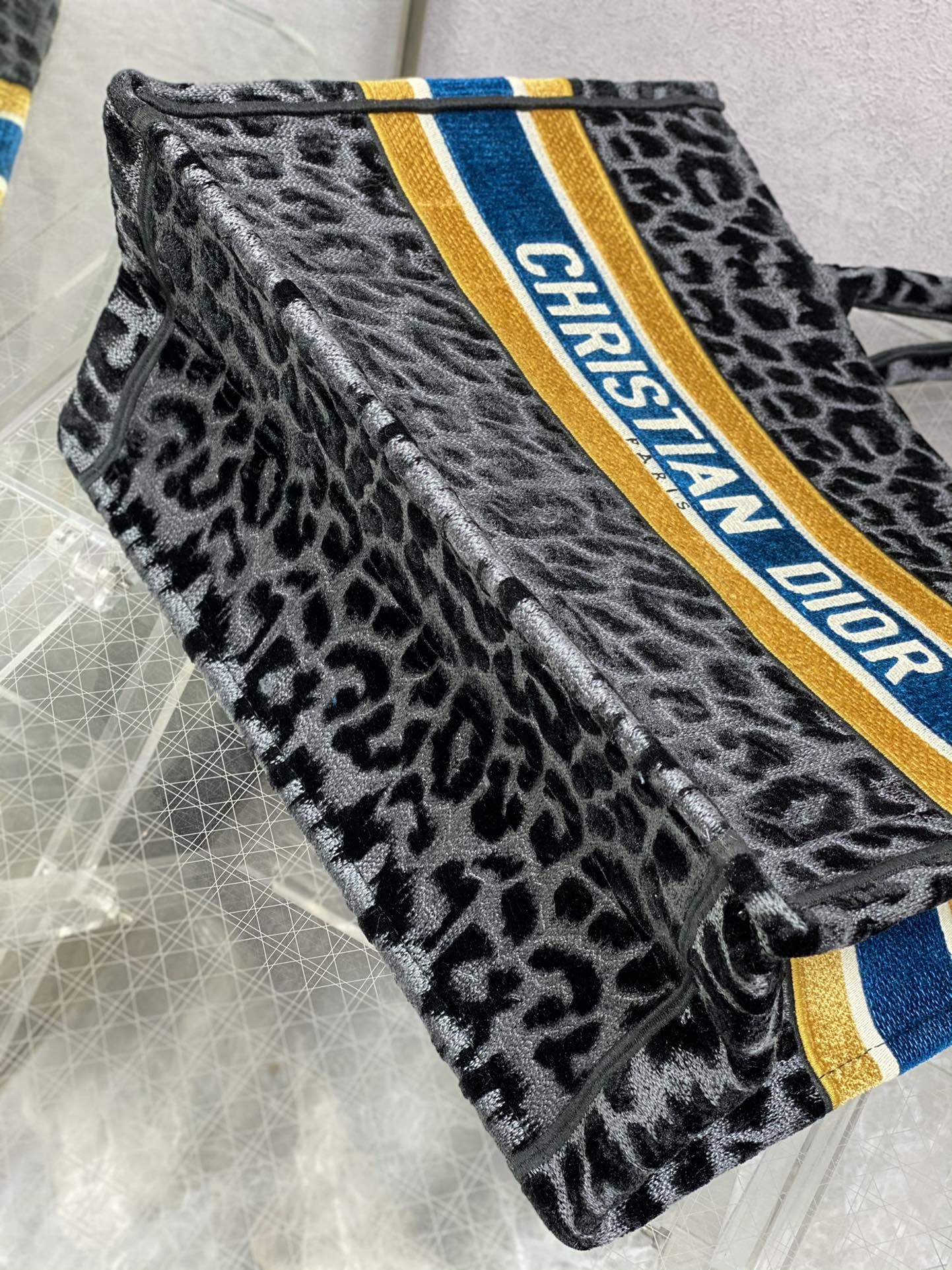 Dior Book Tote-小號36.5cm-絲絨豹紋-黃