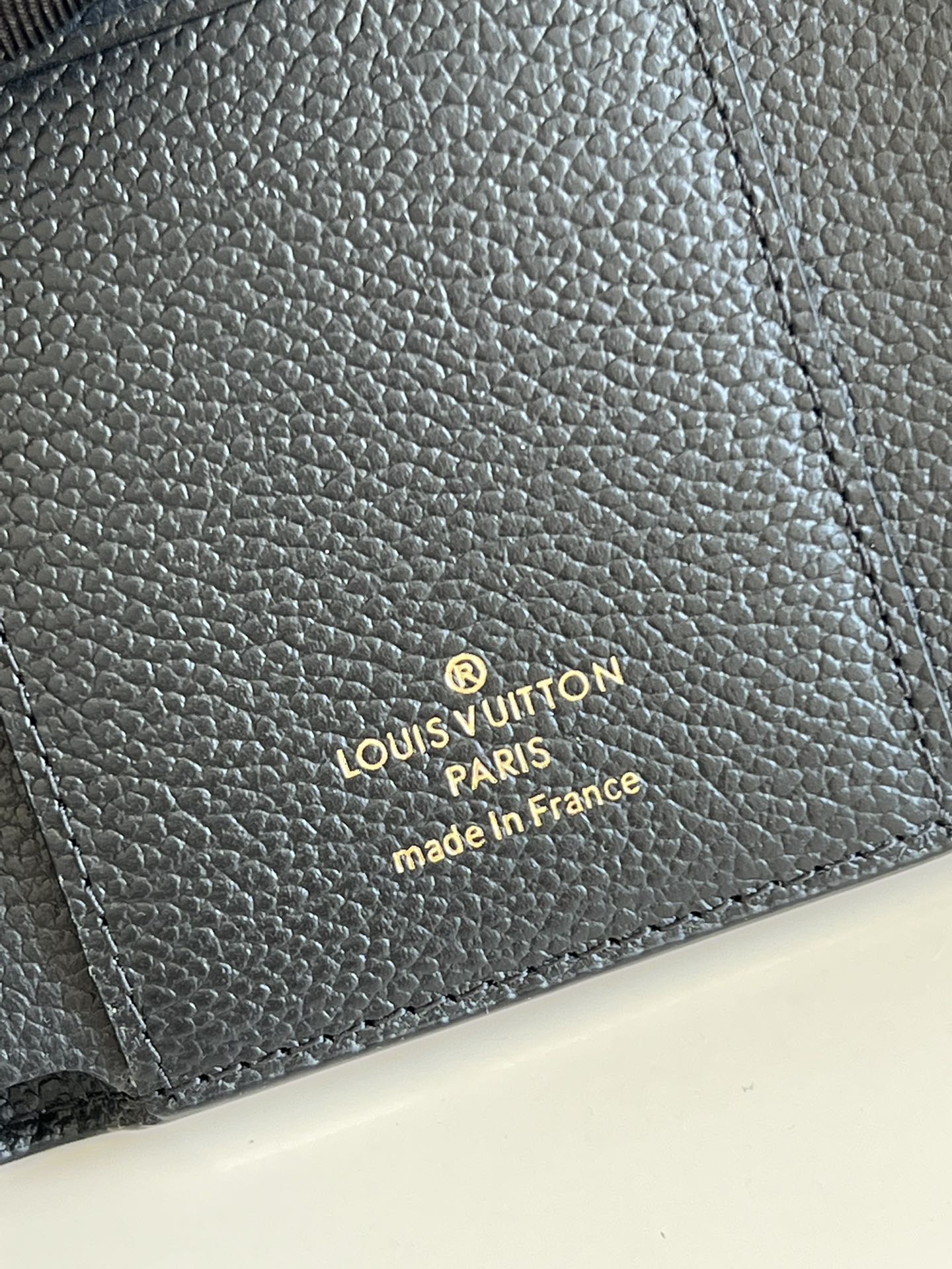 LV M80968 黑色絲印三折短夾